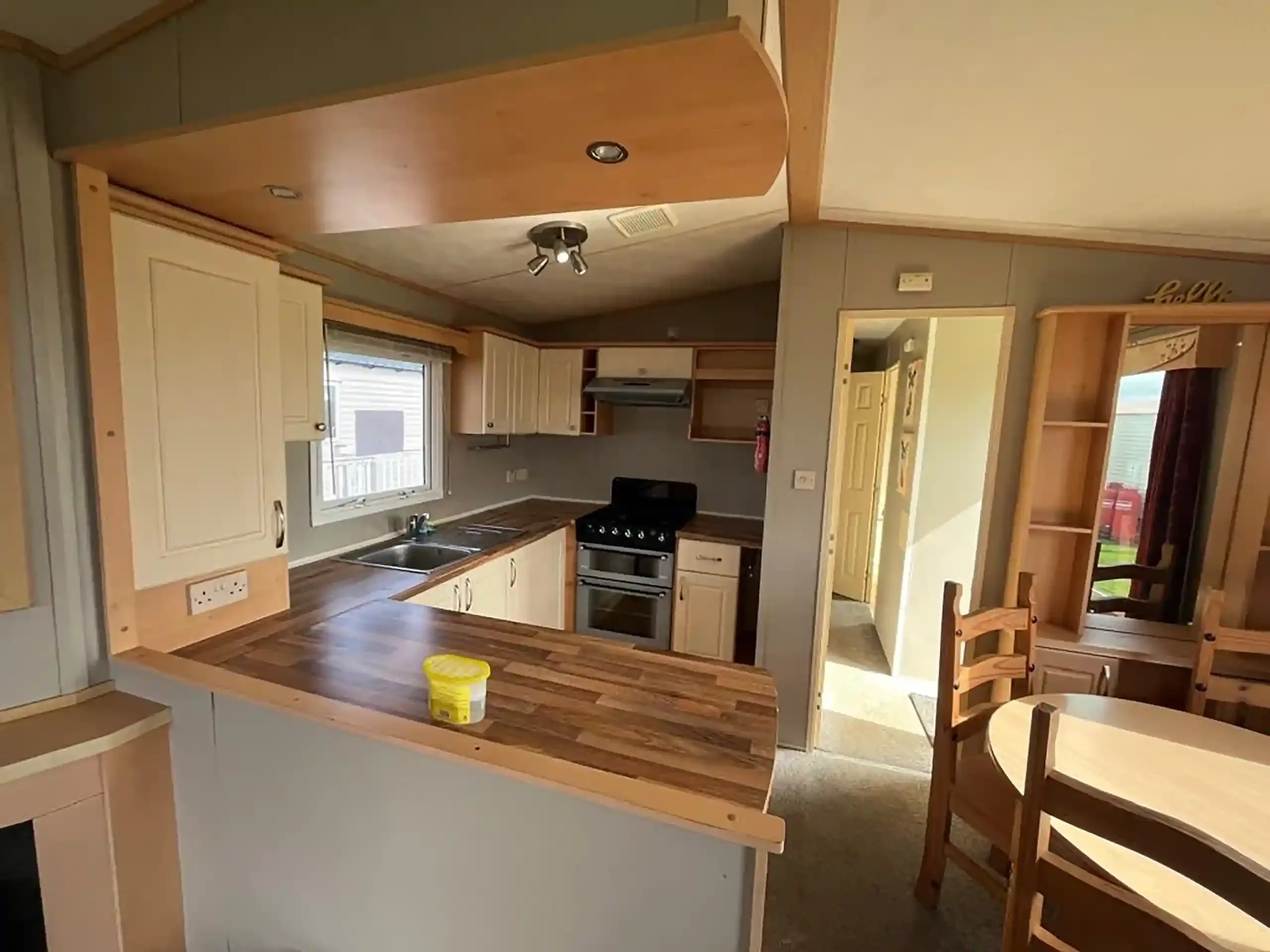 2007 ABI Focus 2 bed kitchen