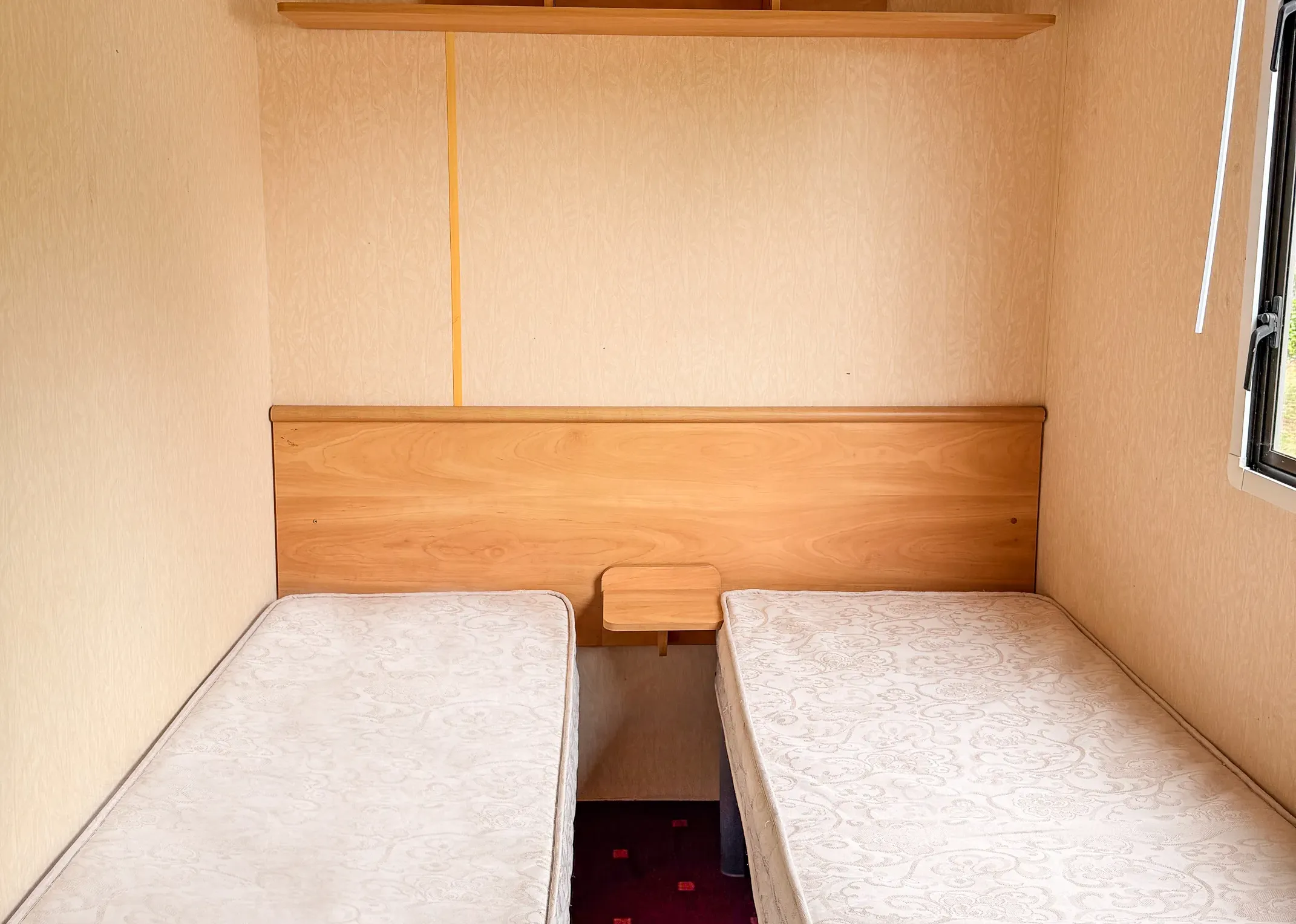 ABI Colorado interior  2nd bedroom with two single beds