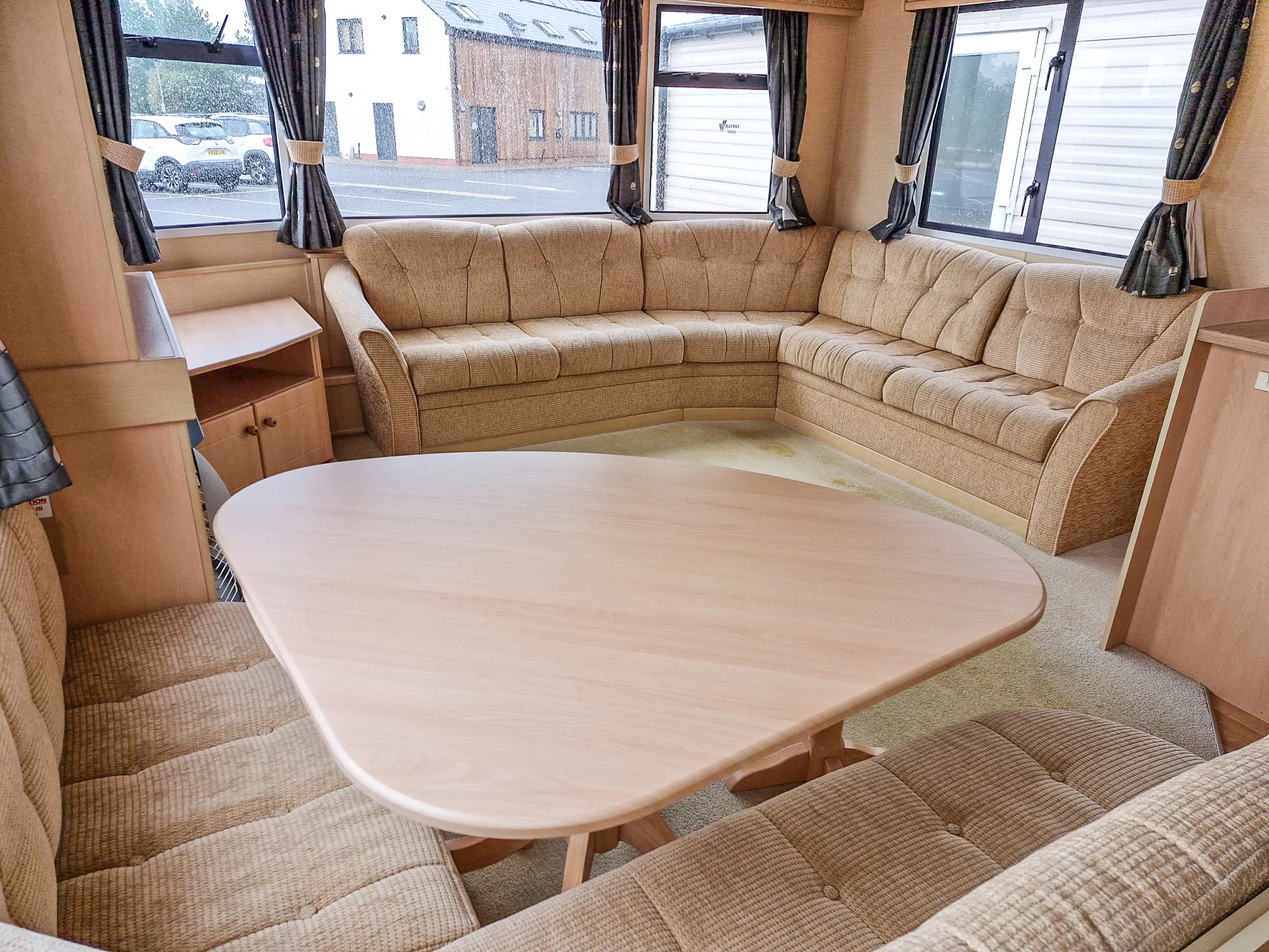2009 Willerby Savoy Lounge and Dining Area