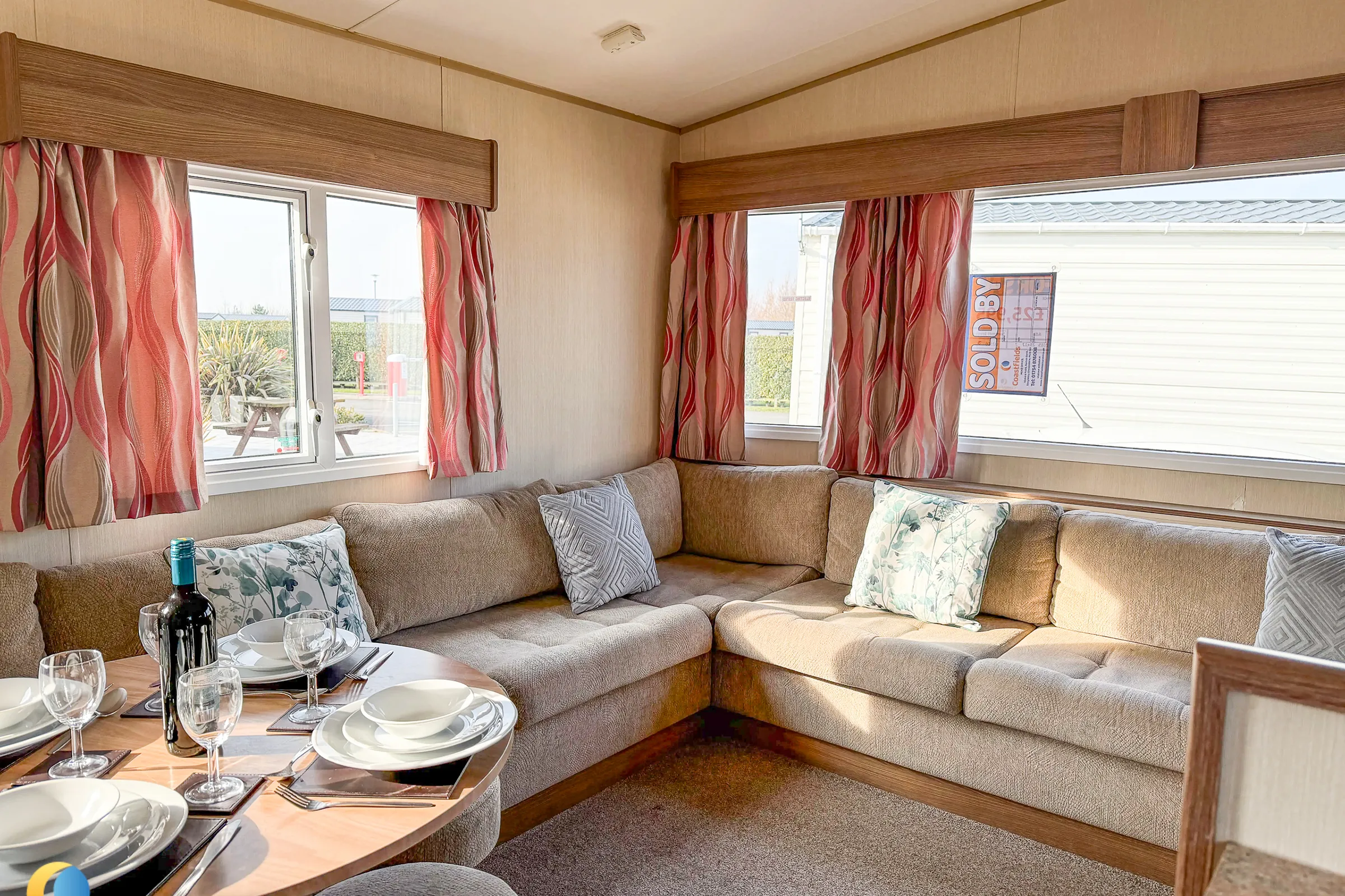 2015 ABI Summerbreeze Lounge and Dining Area