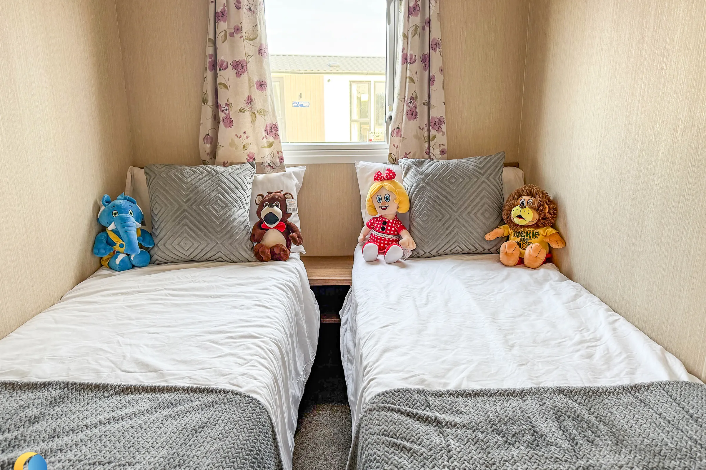 2015 ABI Summerbreeze Twin Bedroom