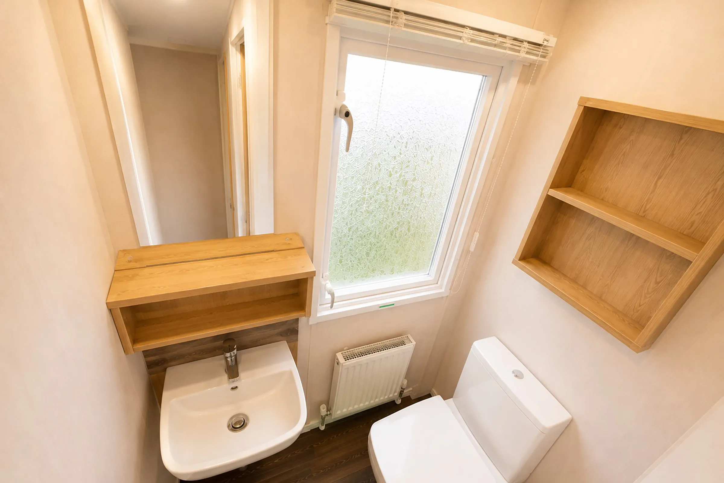 2026 Swift Bordeaux Coastfields Bathroom