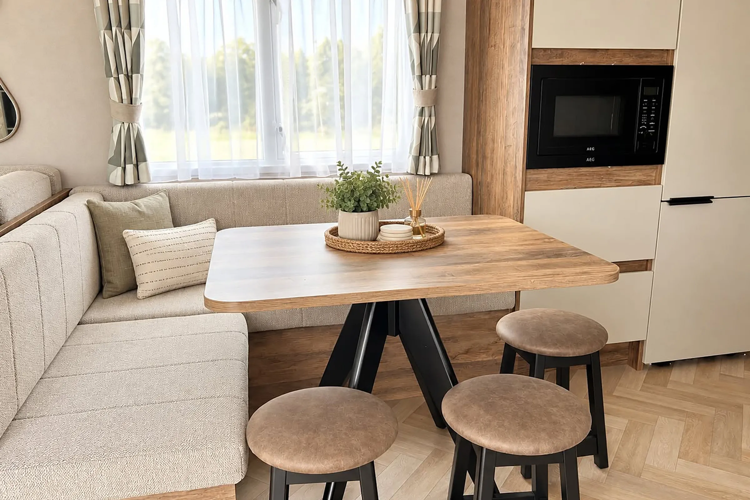 2027 Willerby Leven Coastfields dining area