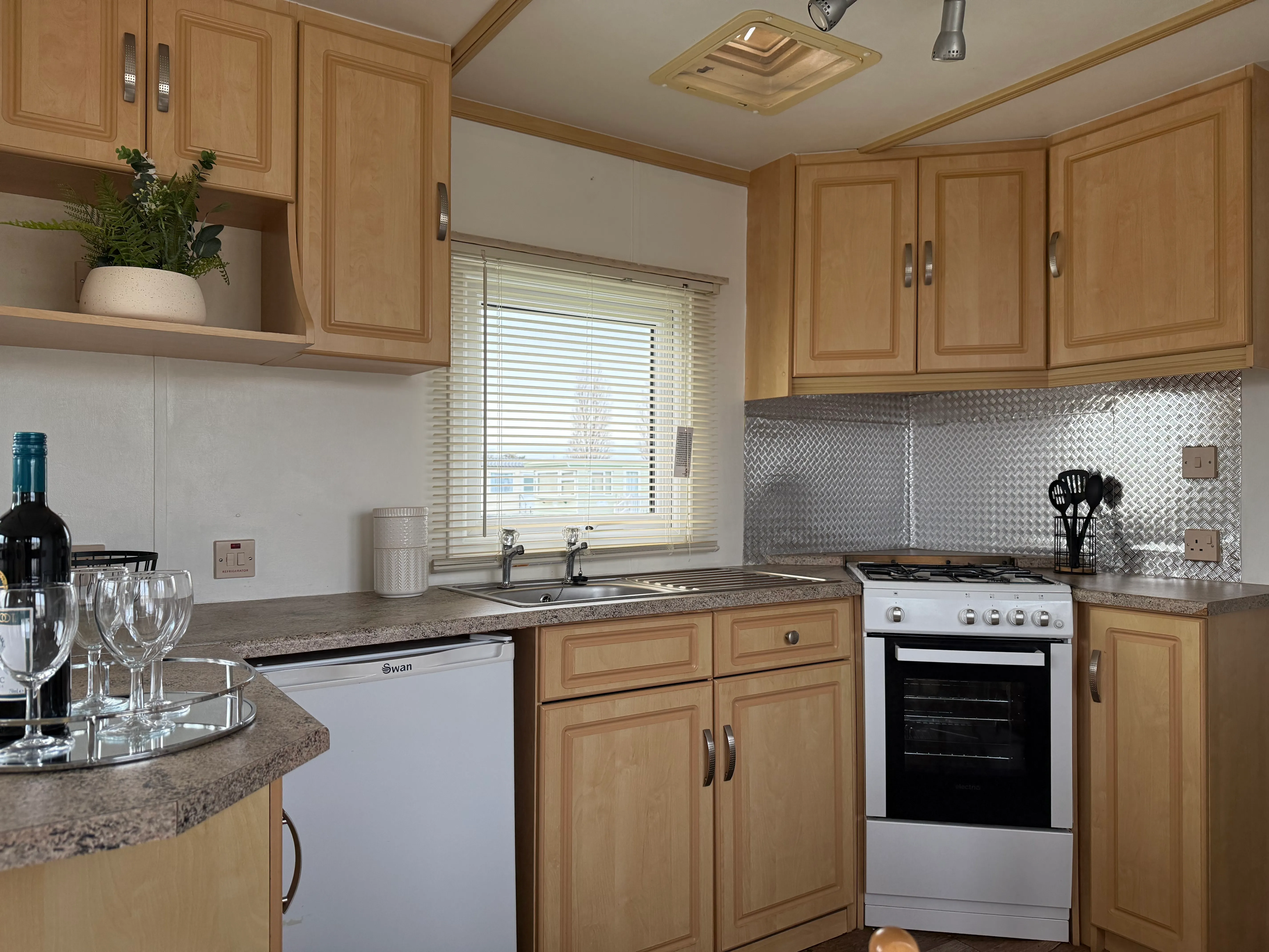 Carnaby Belvedere - U590 - 2004 - 32 x12 3 Bed Kitchen