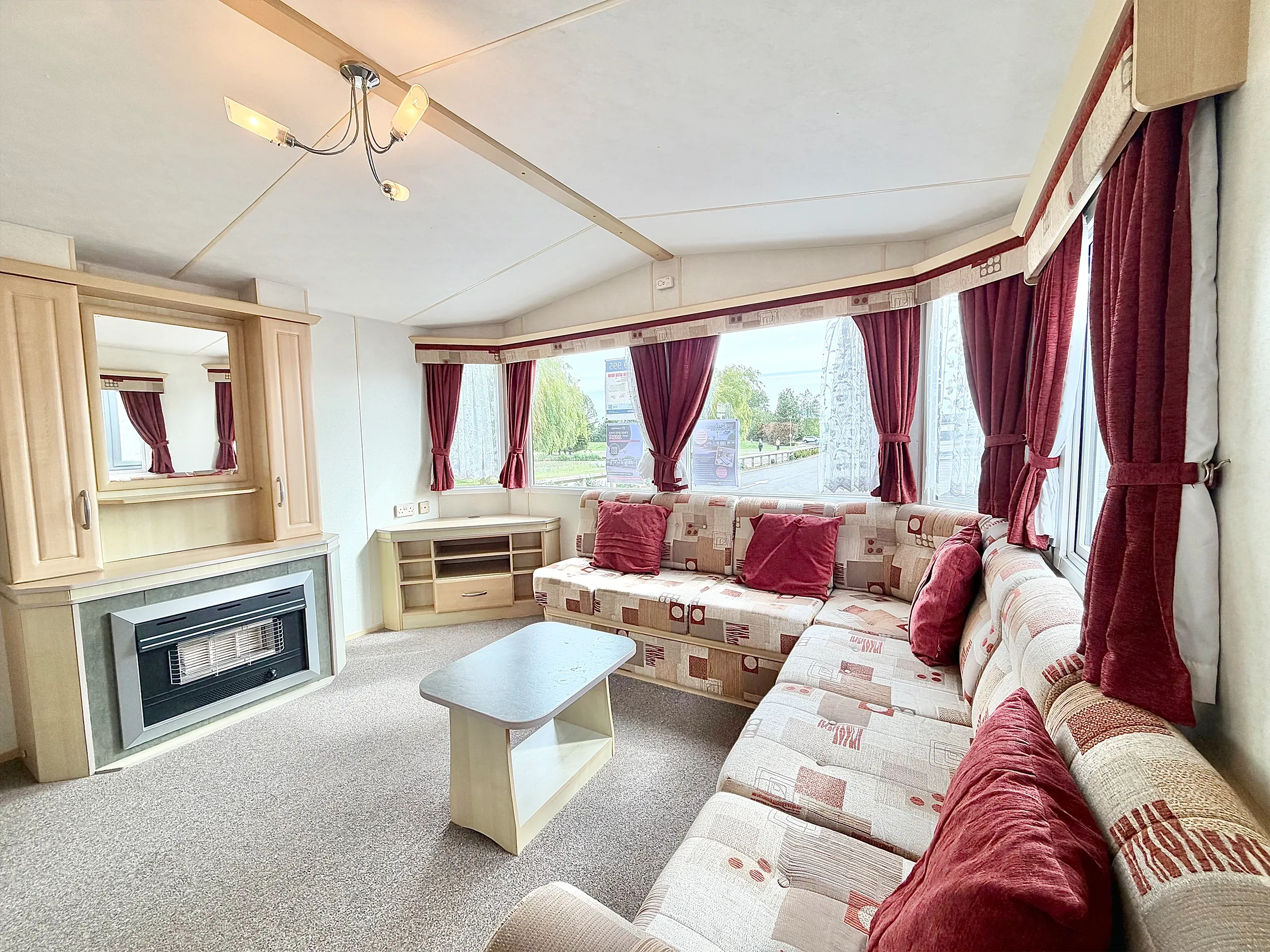 Alternative view of the open-plan lounge in the 2008 ABI Roselle