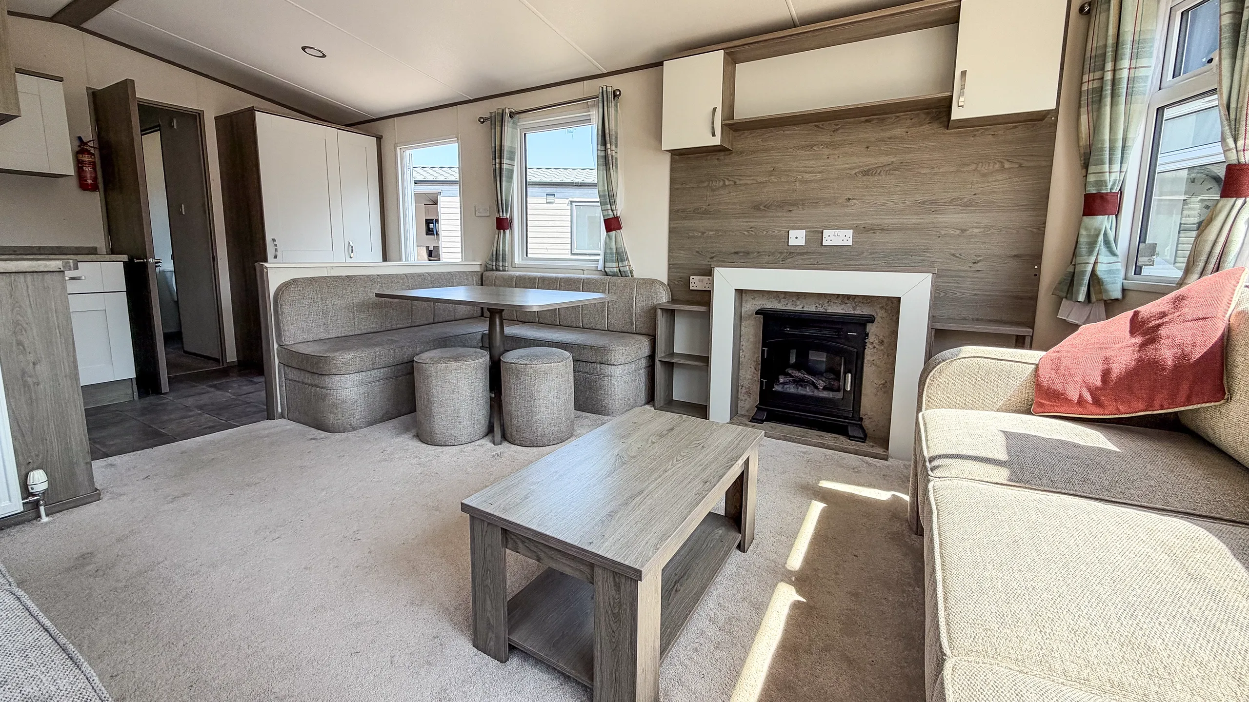 dining area with built in seating