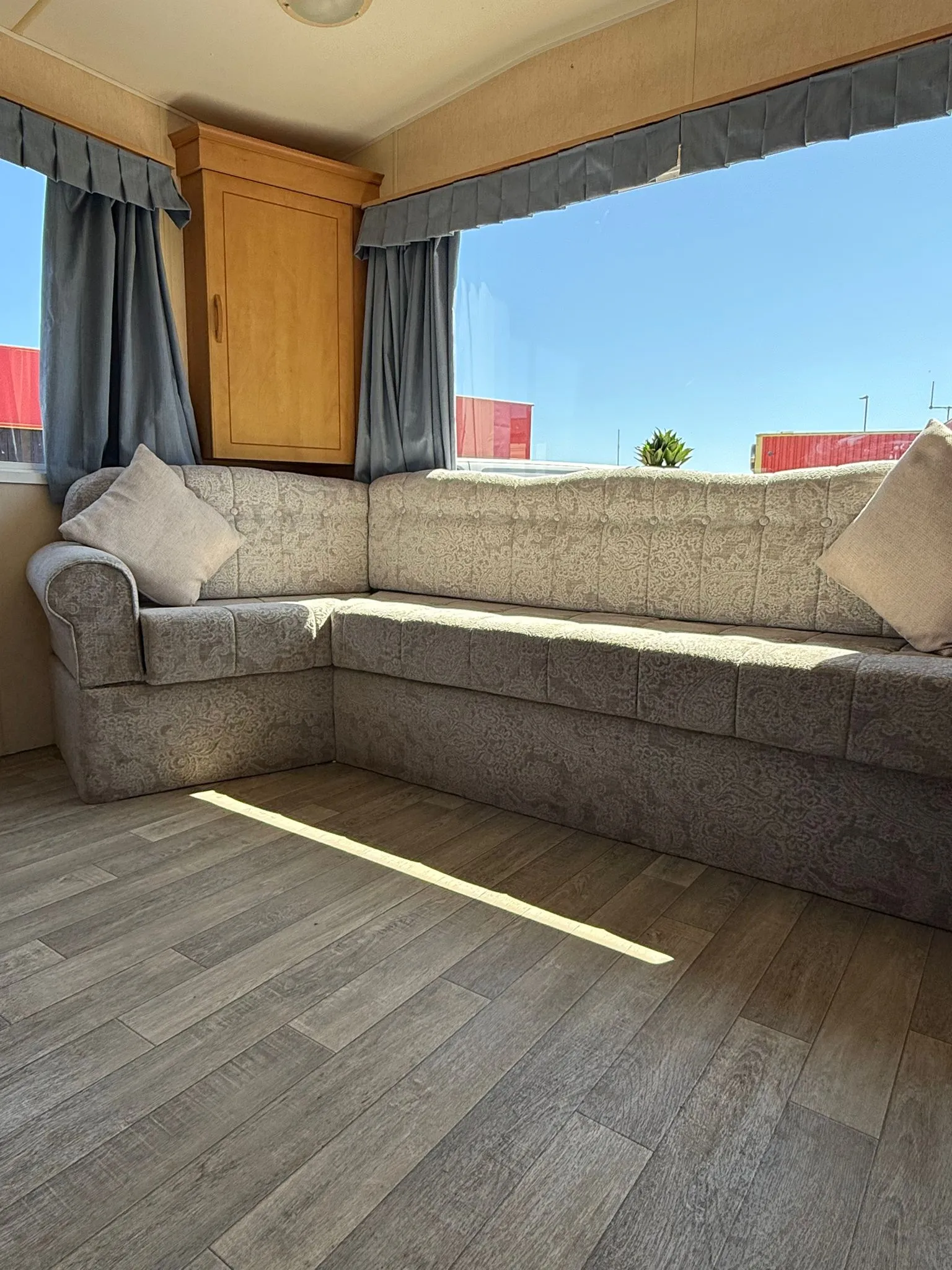 Lounge 4 