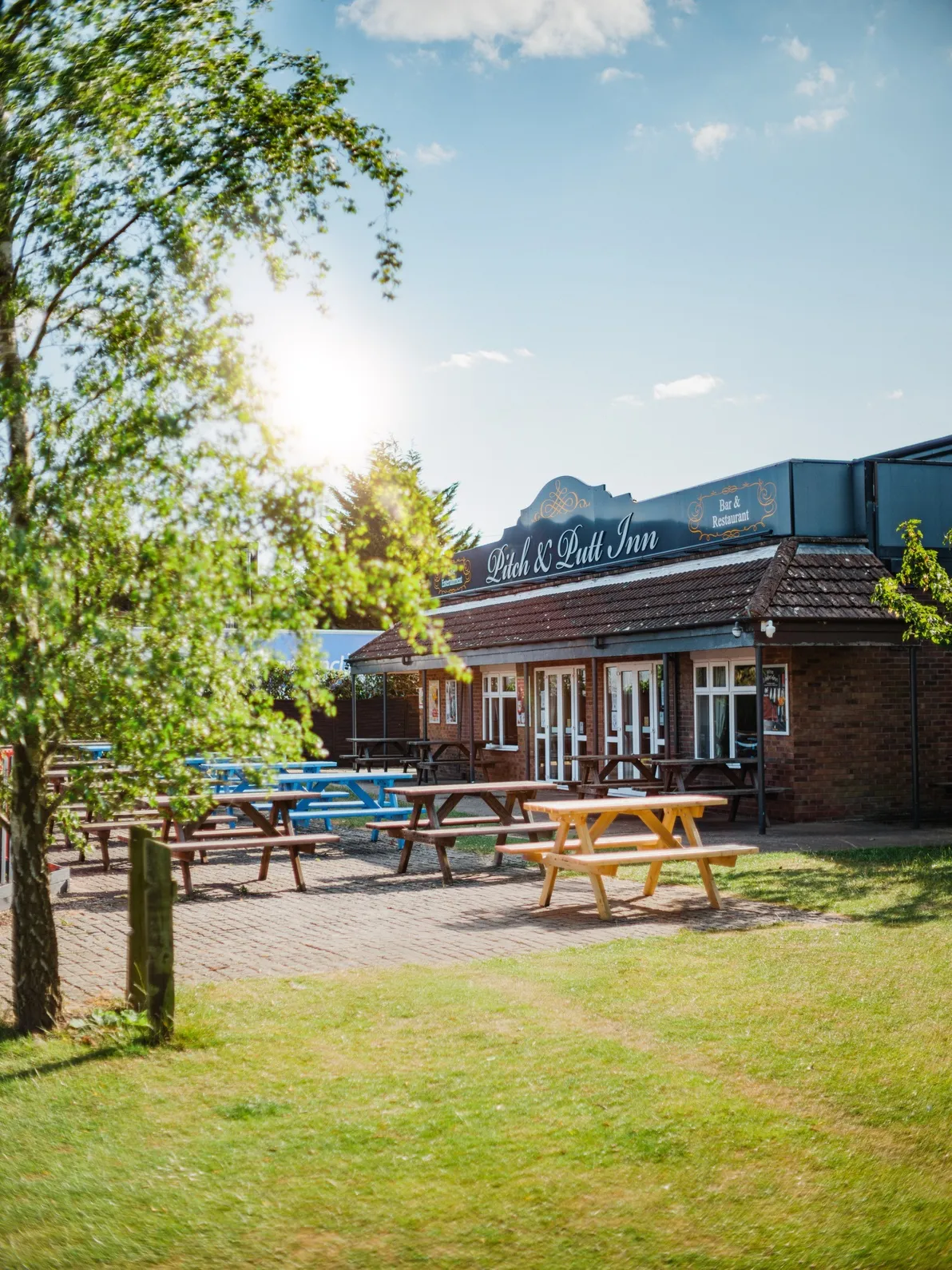 North Shore Pitch & Putt Outdoor Dining with Tree