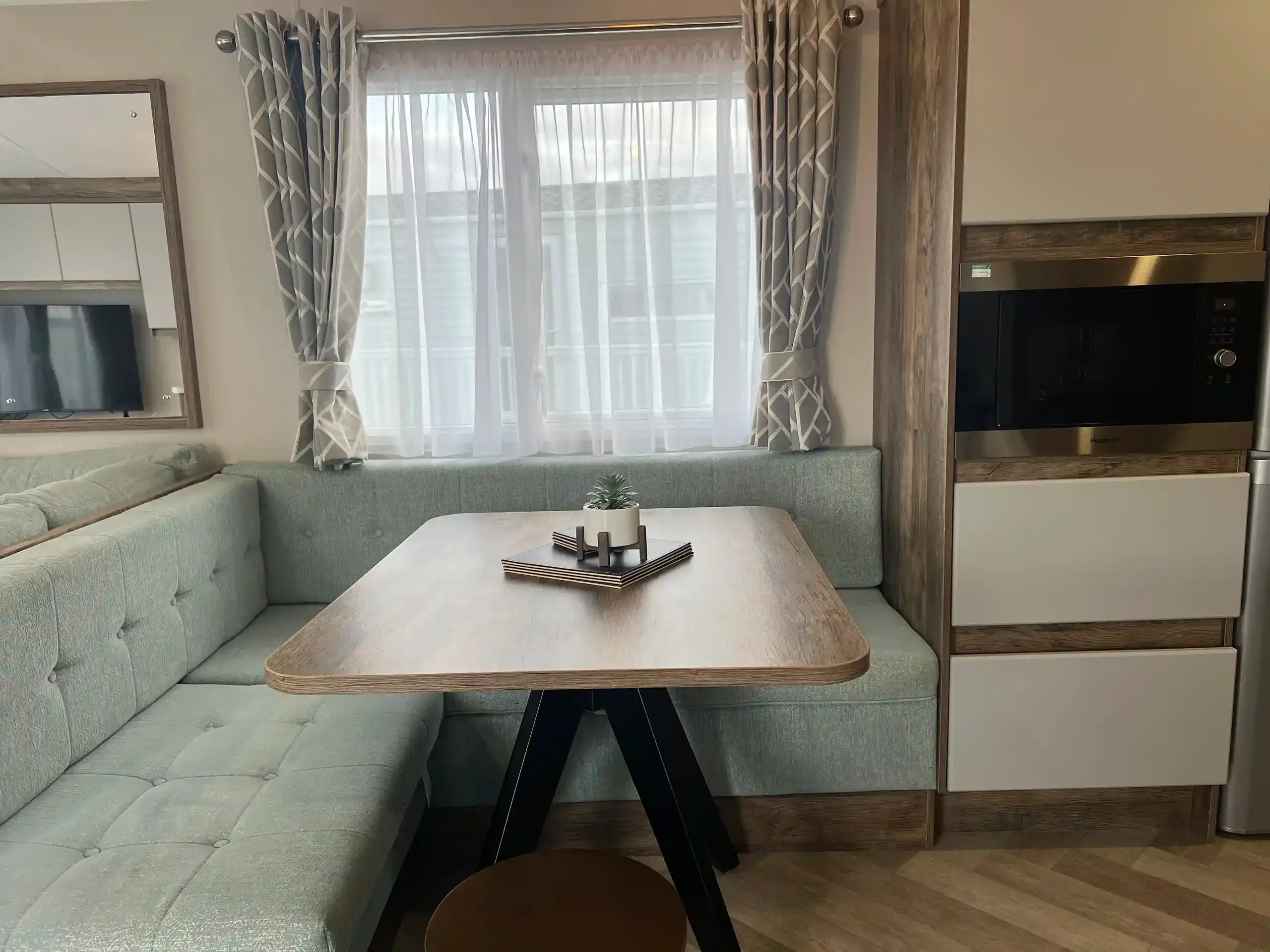 Platinum 6 Caravan (LP24616)