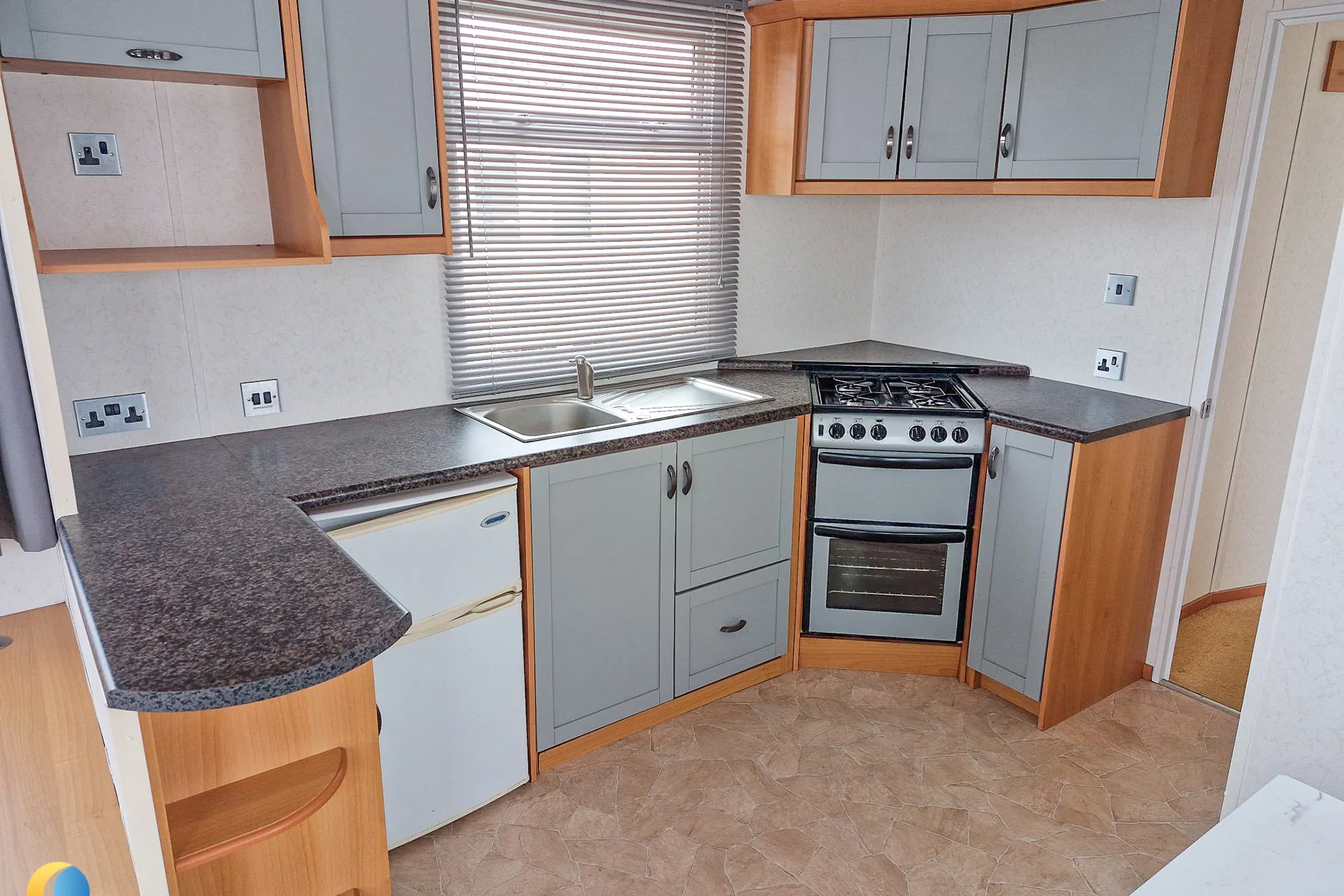 Coastfields 2007 Carnaby Dovedale fitted kitchen with oven and generous storage