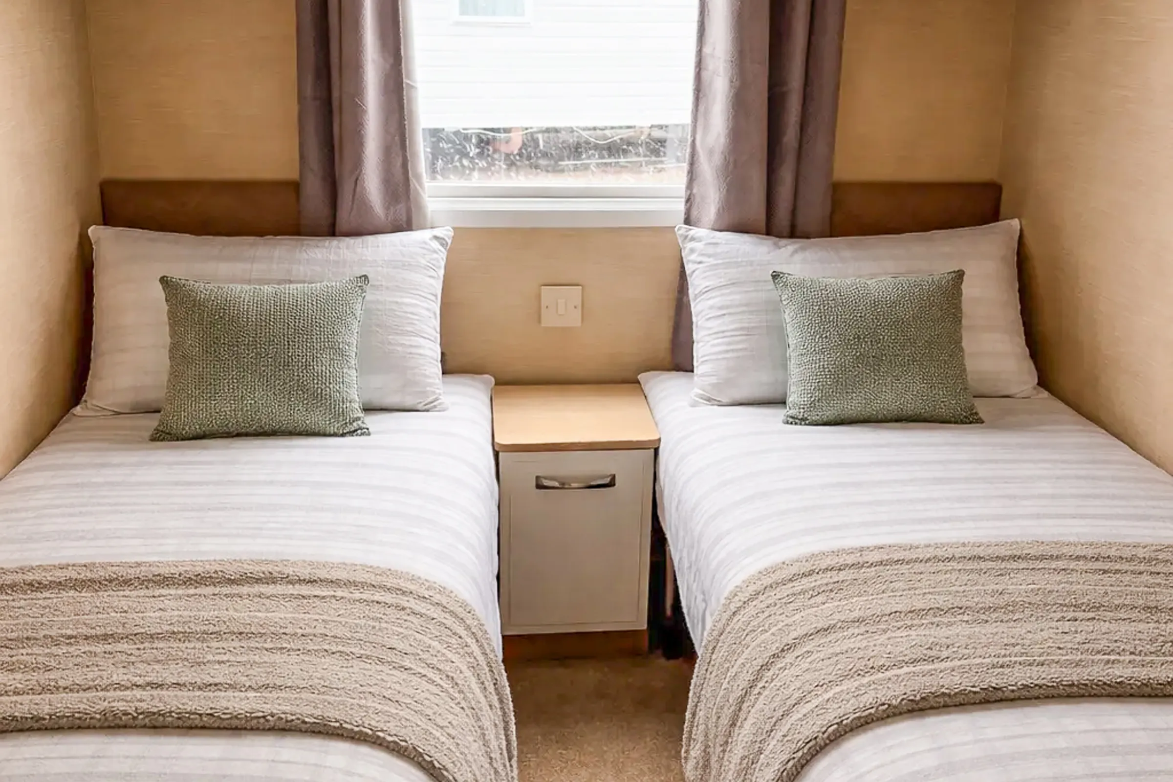 Coastfields 2009 Willerby Granada twin bedroom