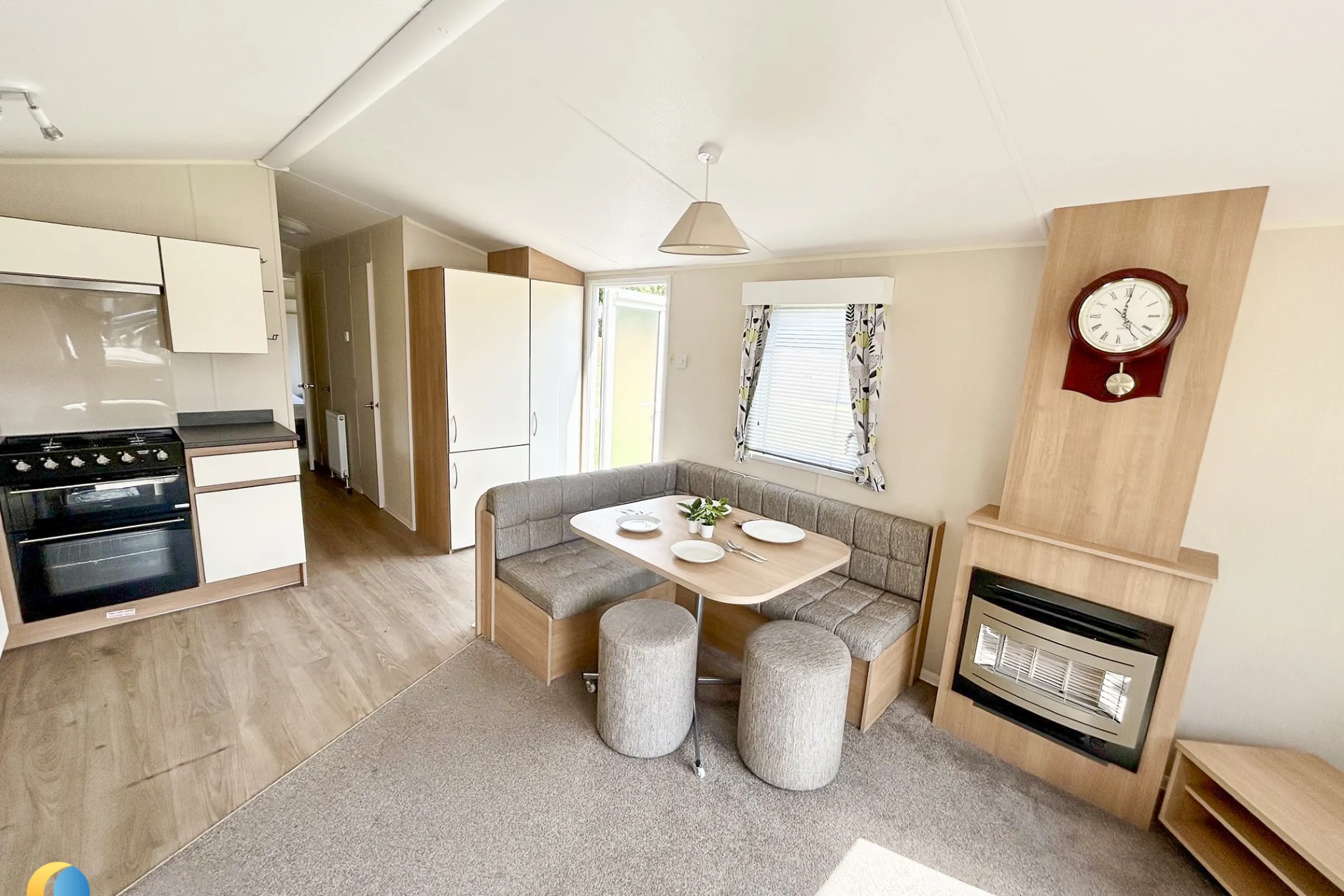Coastfields 2018 Willerby Mistral fitted kitchen and dining area