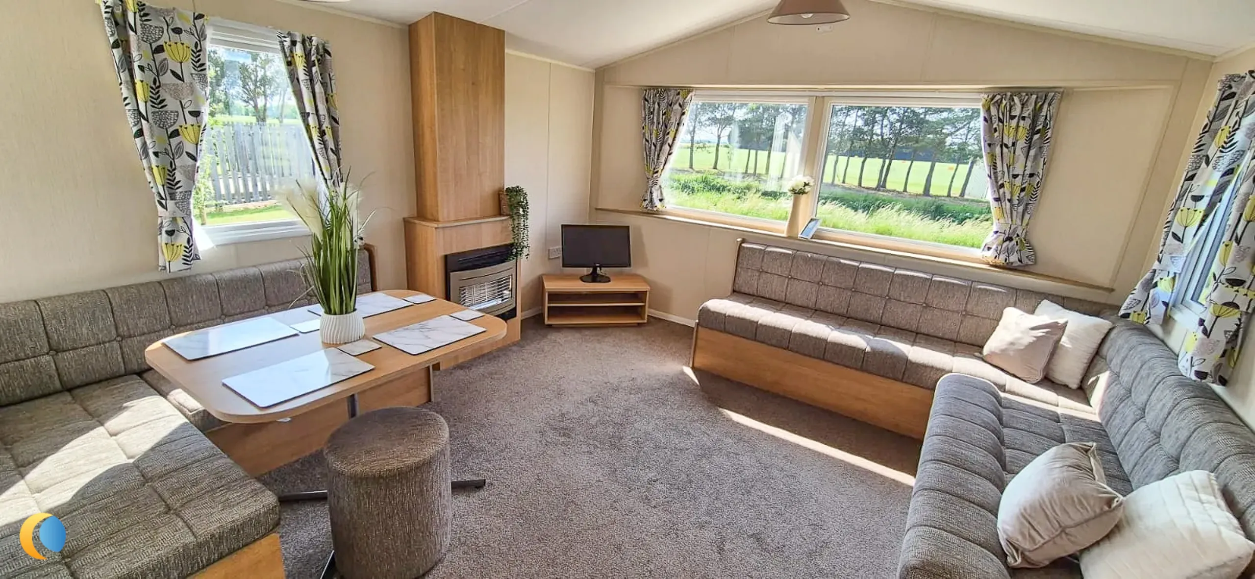 Coastfields 2018 Willerby Mistral spacious lounge with wraparound seating