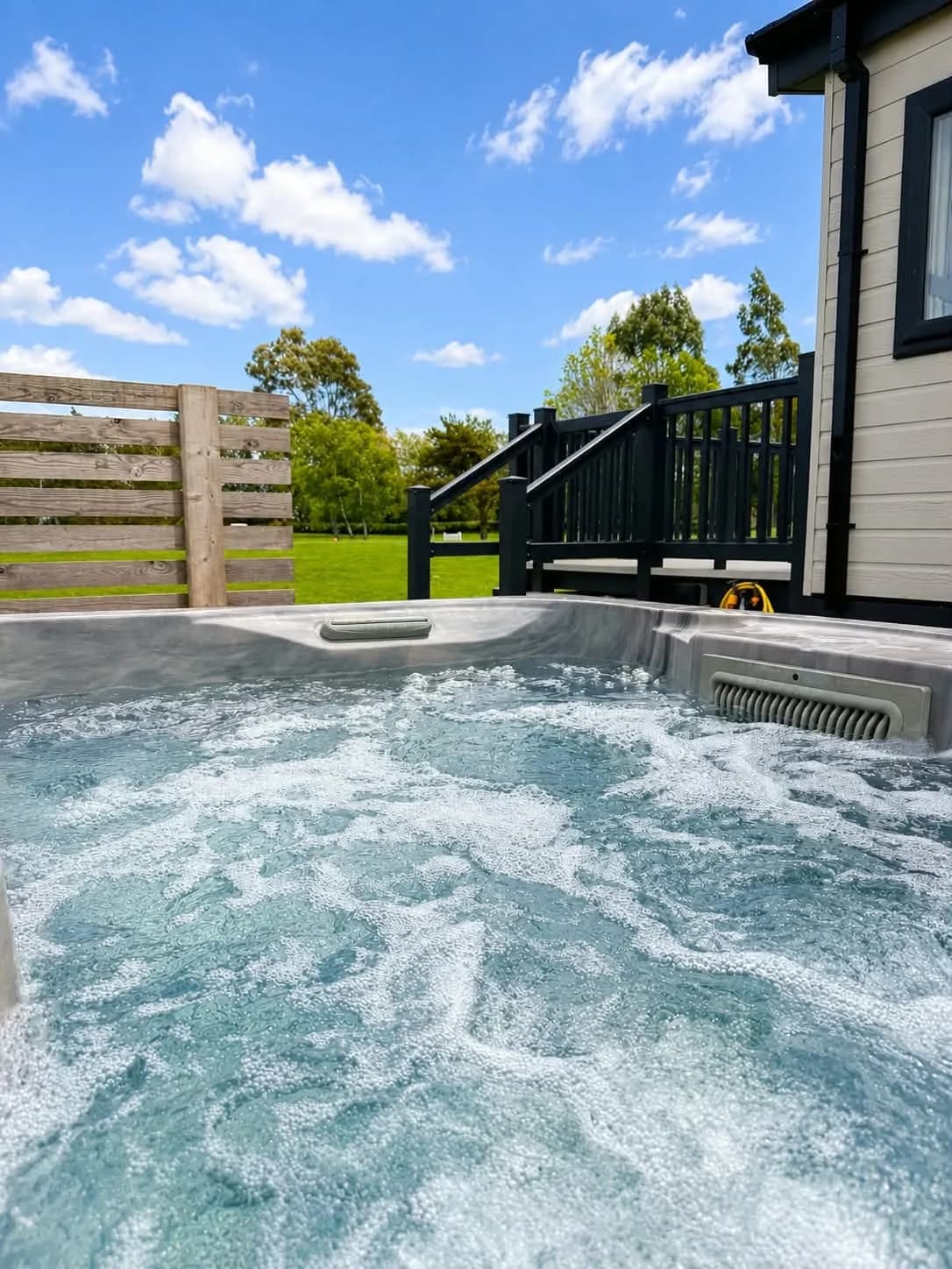 Hot tub 