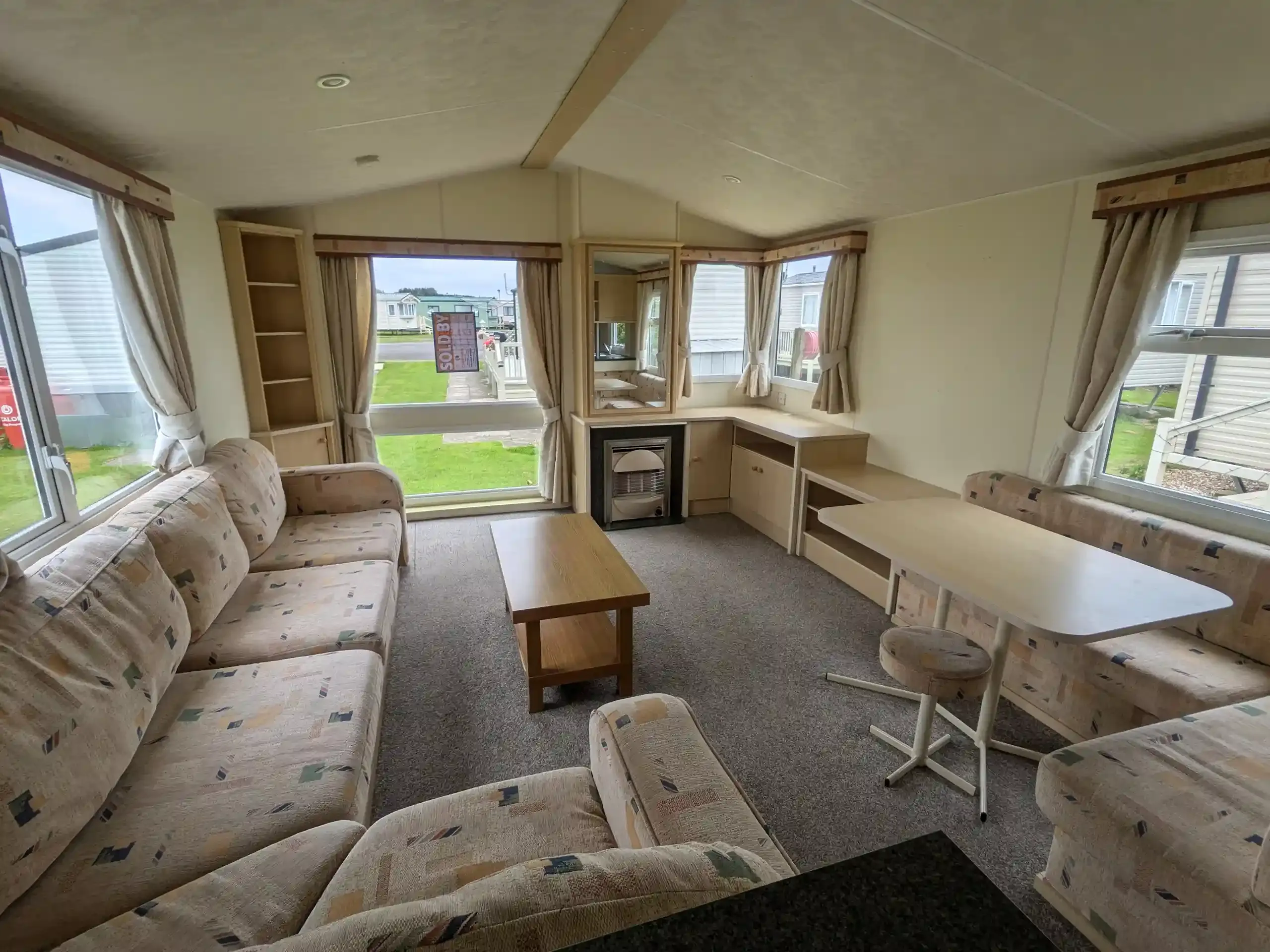 2008 Atlas Everglade Super 2 bed lounge