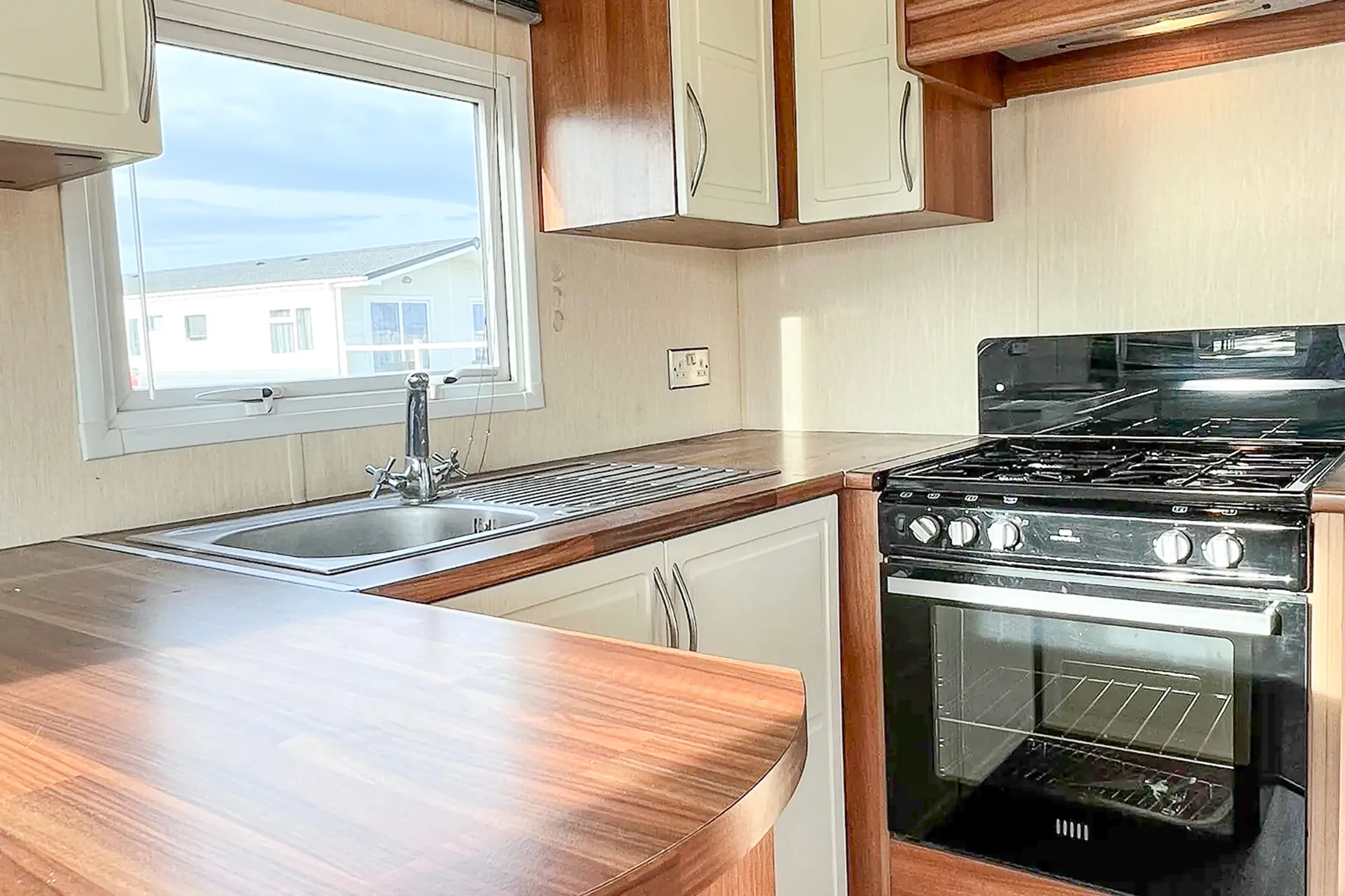 2012 Willerby Rio Gold Fitted Kitchen