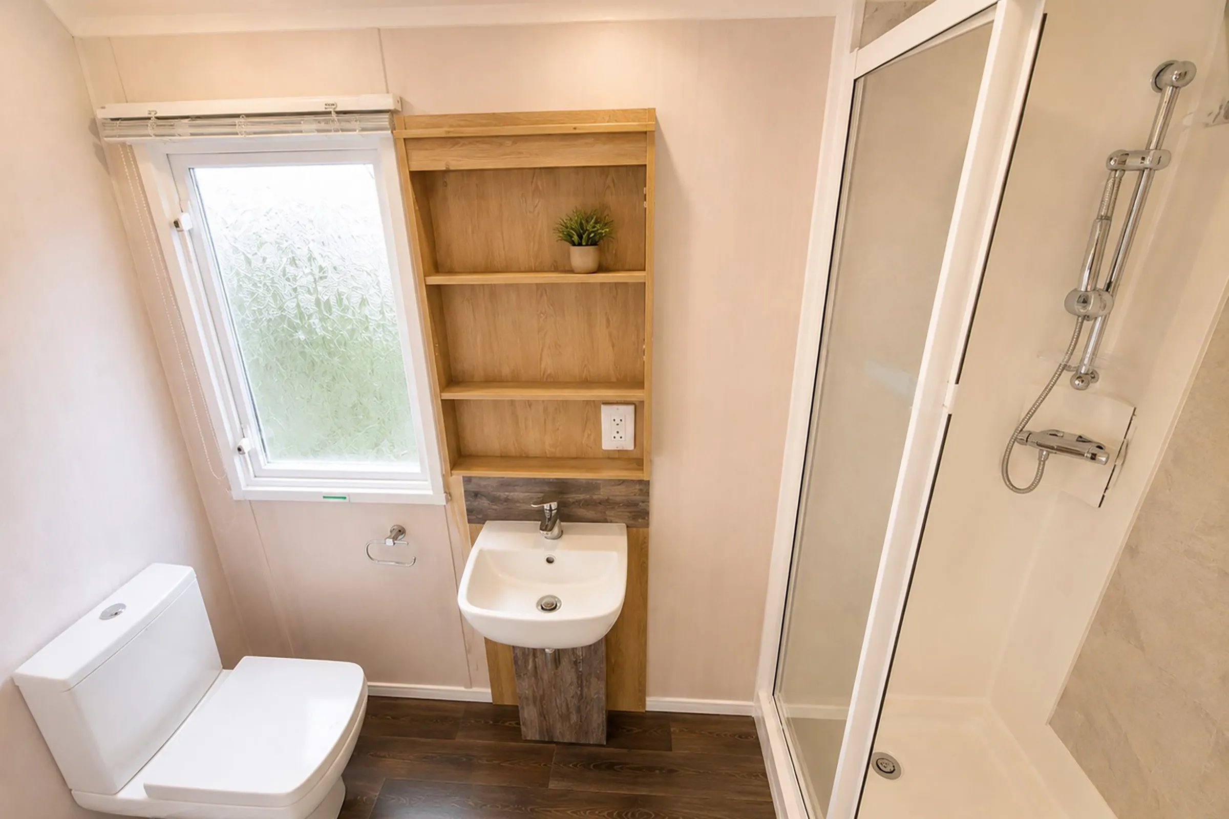 2026 Swift Bordeaux Coastfields Bathroom (U2778)