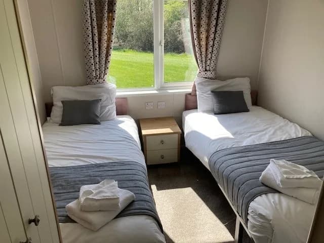 Twin bedroom with full-size single beds in the 2023 Willerby Portland Lodge