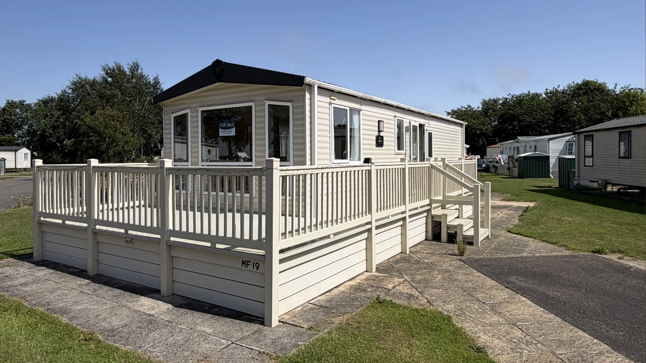 exterior 2018 Victory Echo with decking and patio doors