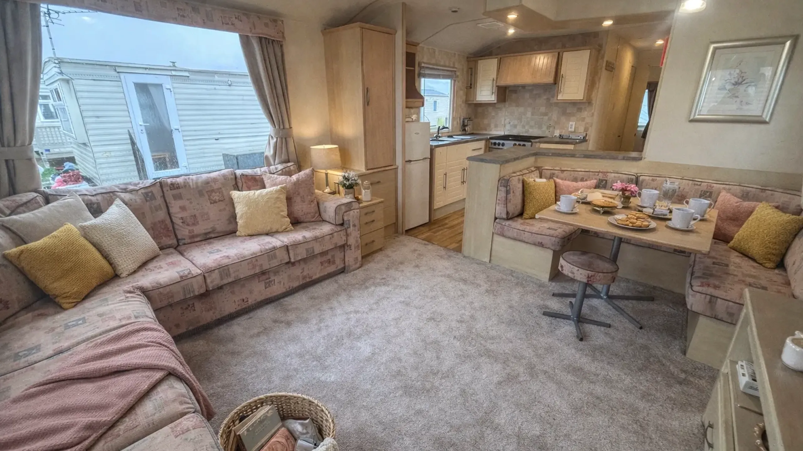 Open-plan living and dining area in the 2007 Atlas Nevada Plus caravan