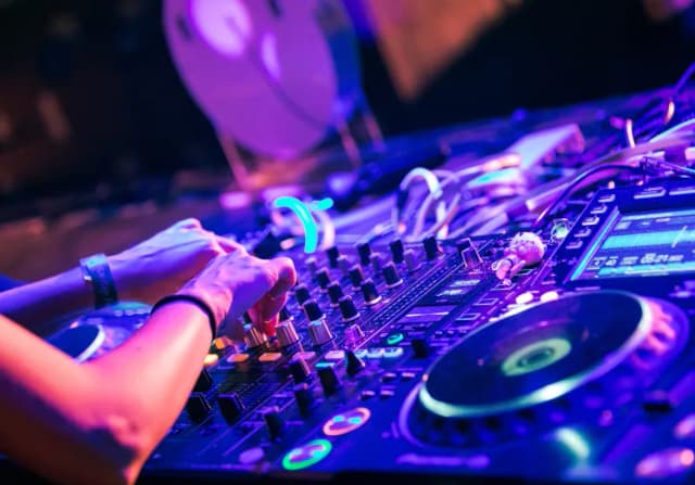 DJ Johnny