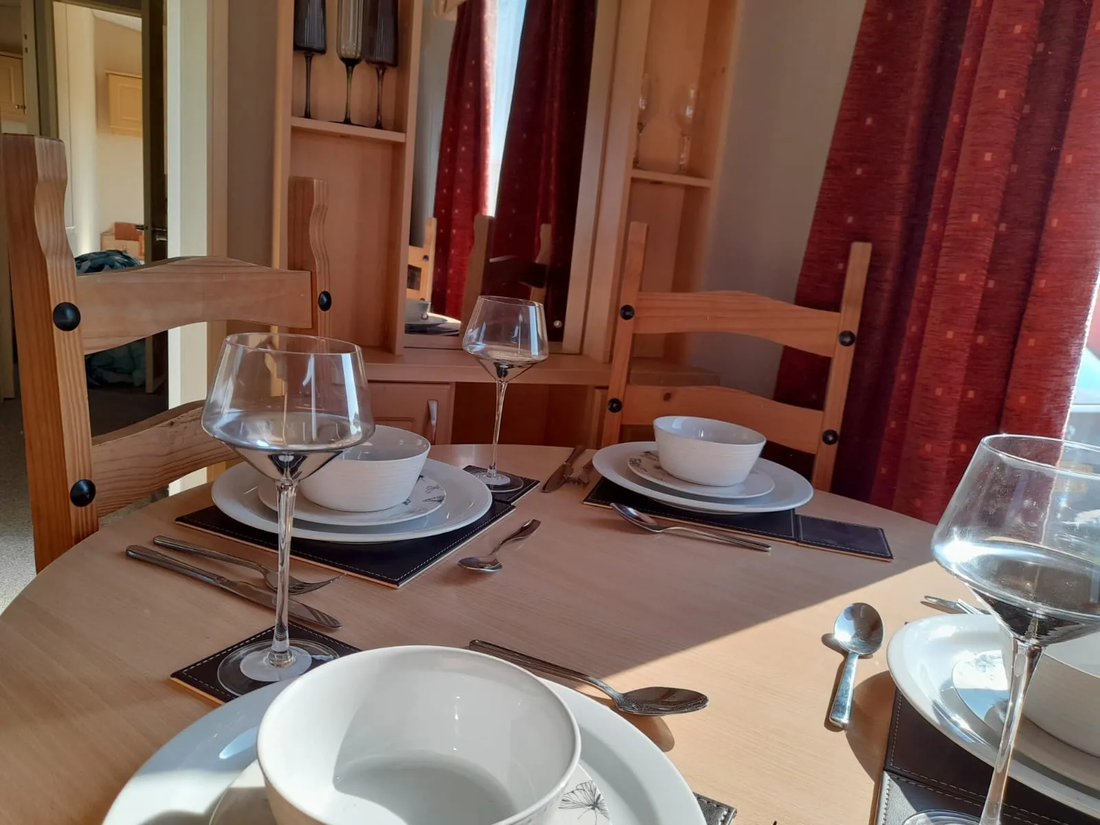 Dining 2 