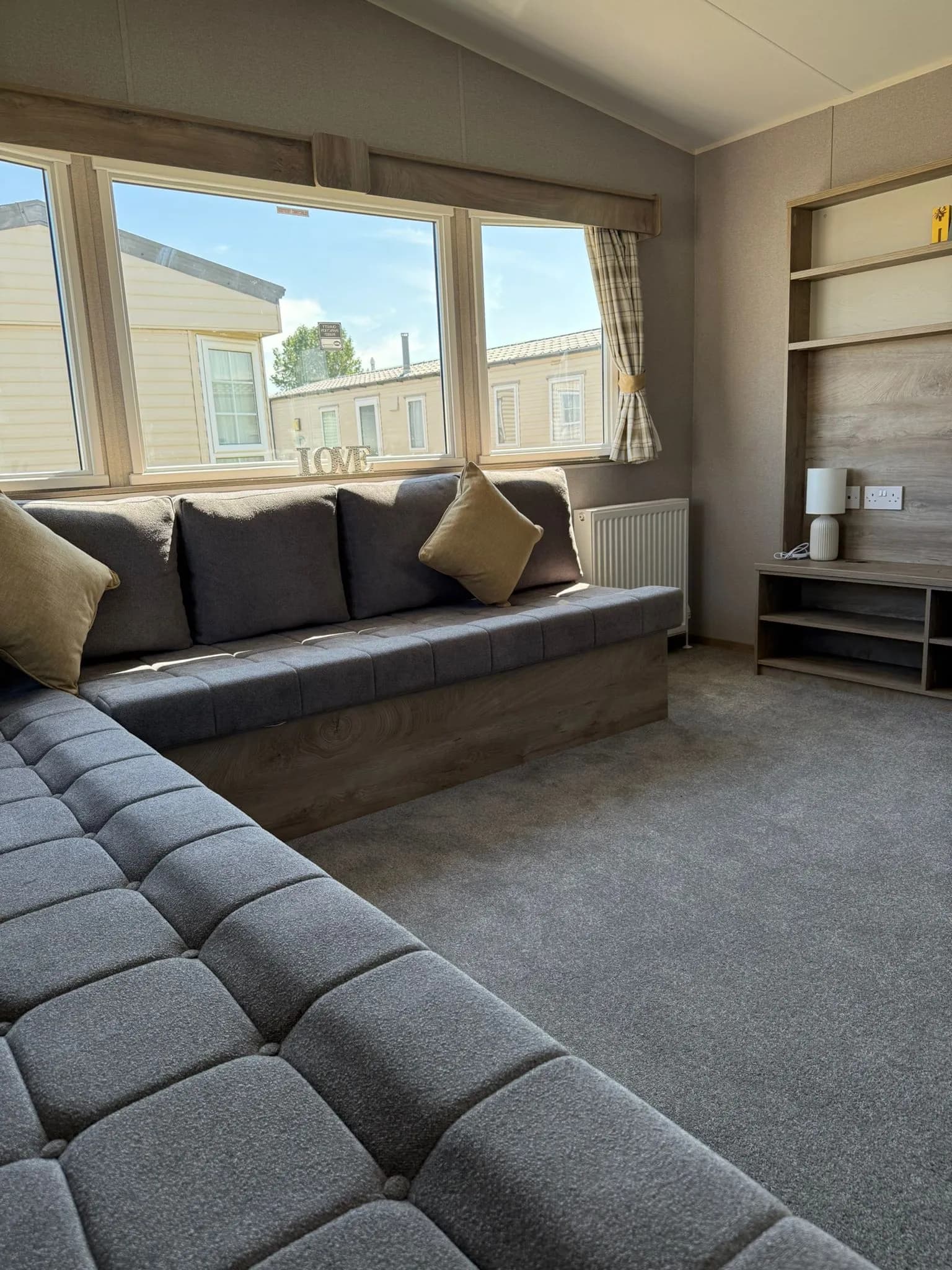 Lounge 2 