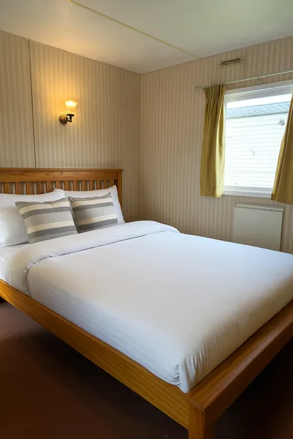 Main bedroom on 2002 ABI Lincolnshire with double bed and overhead wall lights
