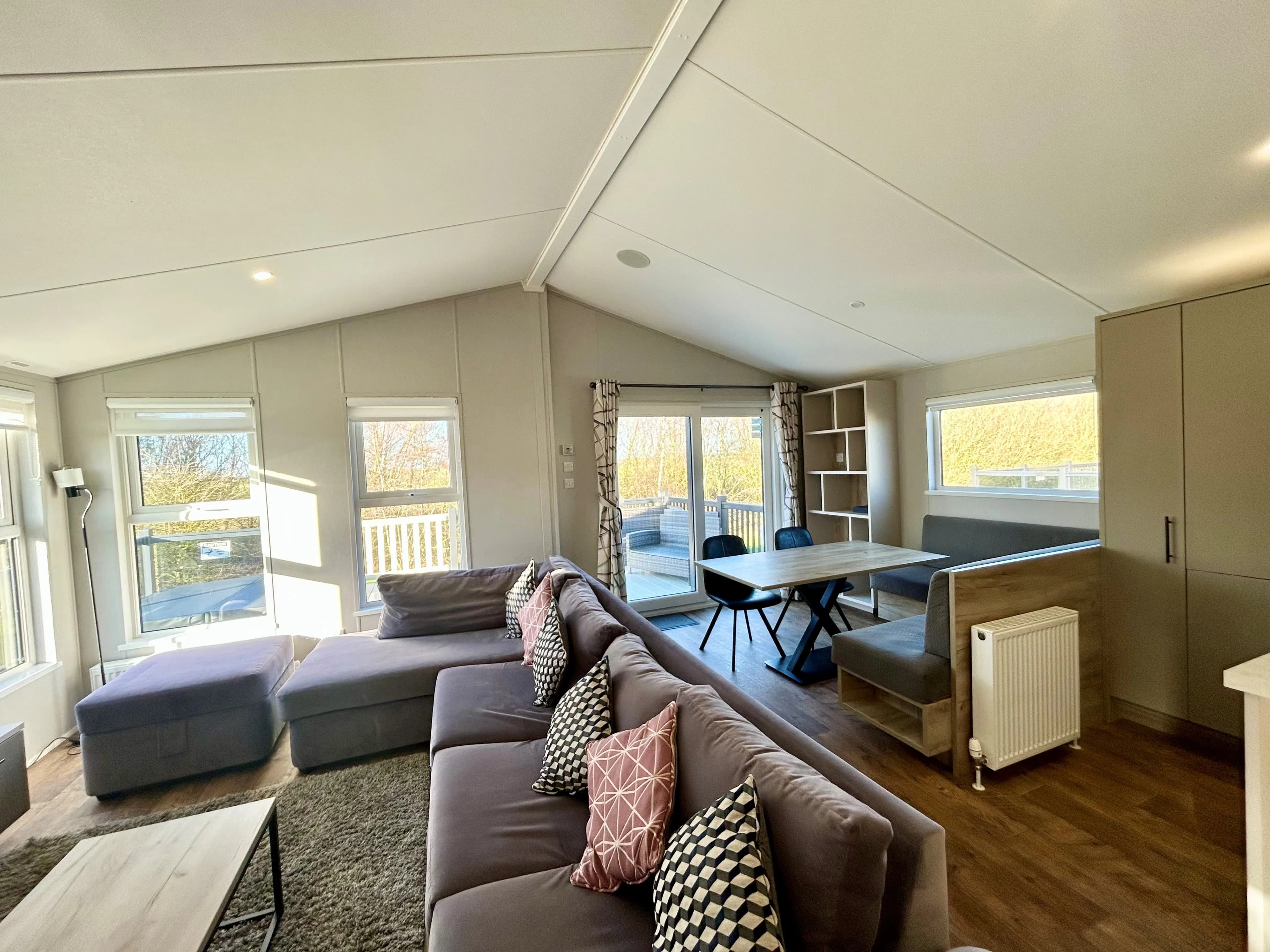 Open-plan living and dining area in the 2021 Willerby Mapleton