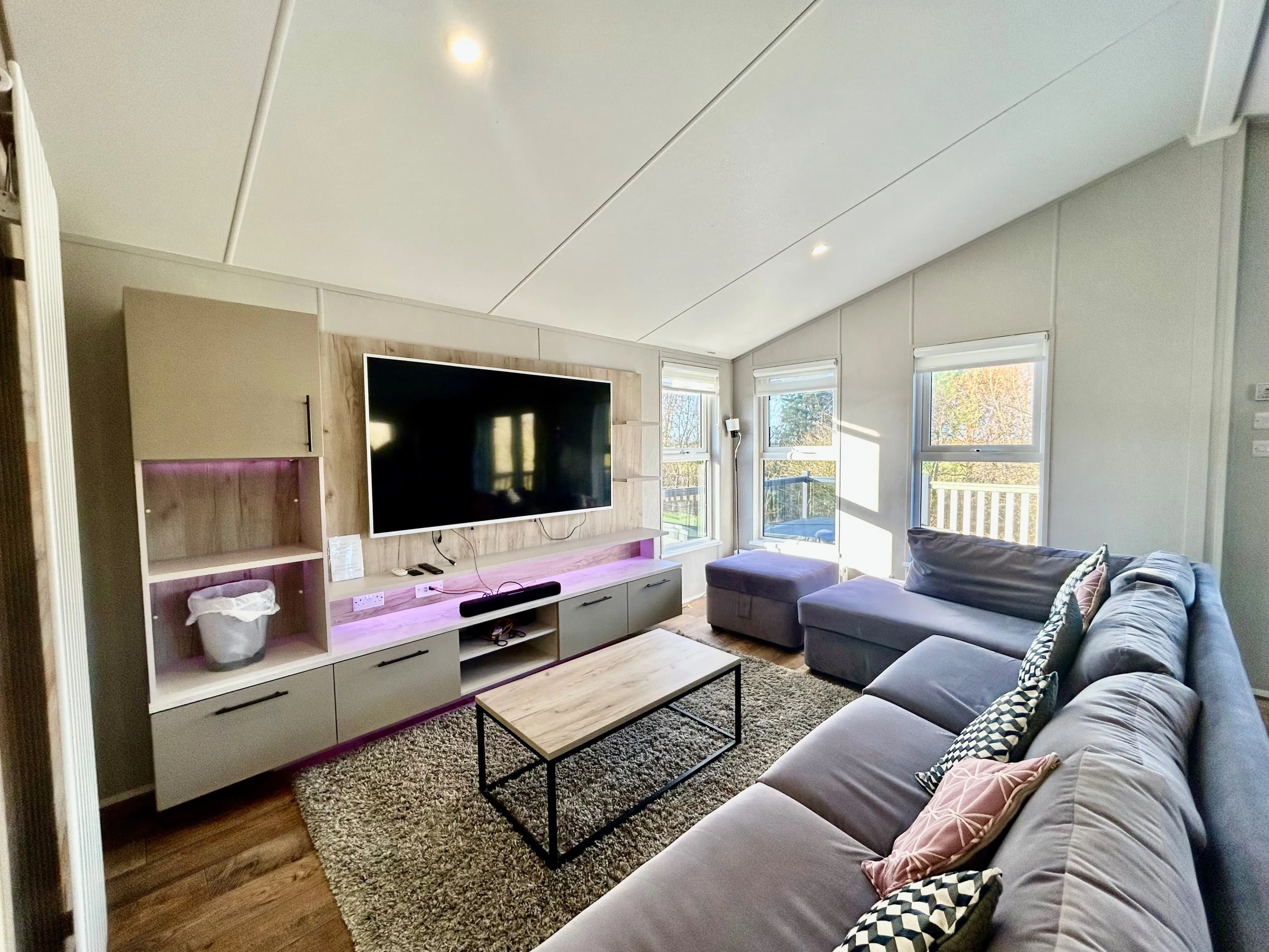 Open-plan living and dining area in the 2021 Willerby Mapleton