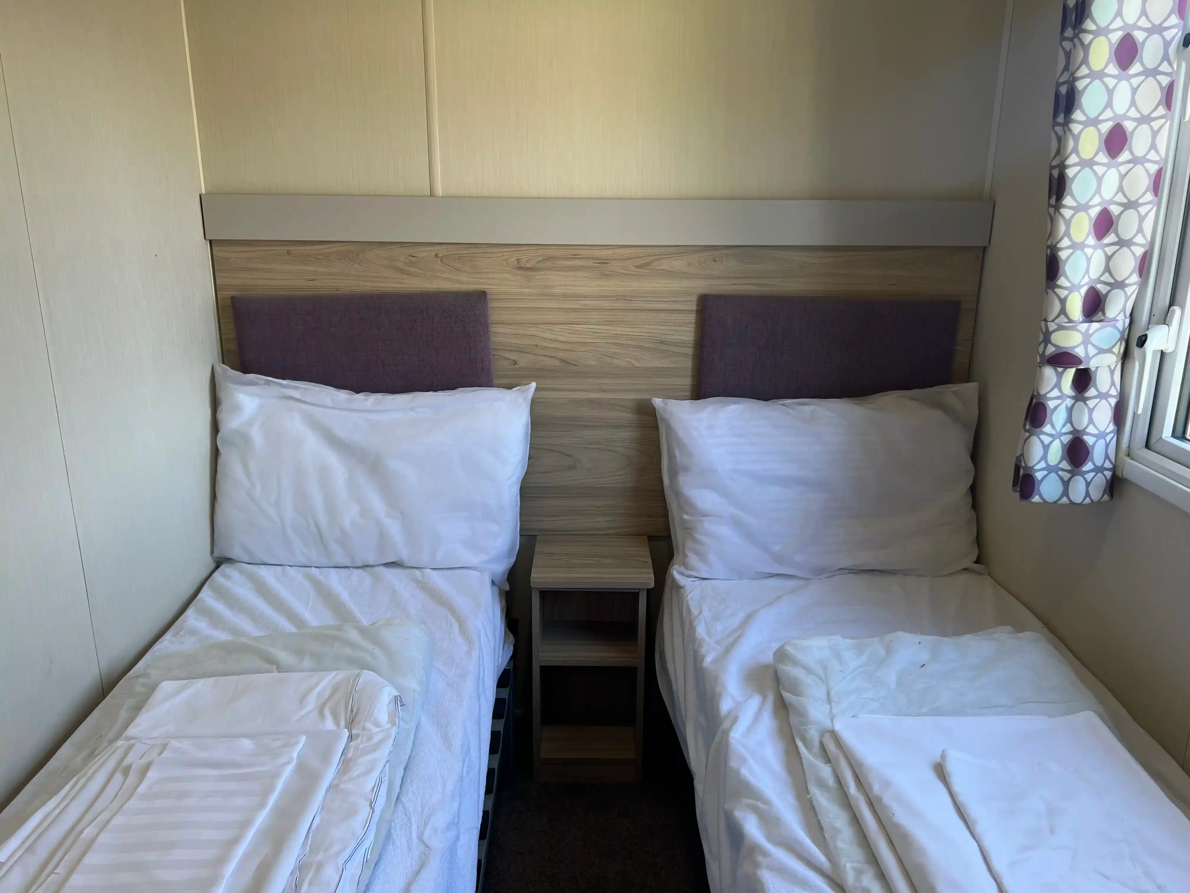Silver 8 Caravan PF (LP19672)_Twin bedroom 2_08
