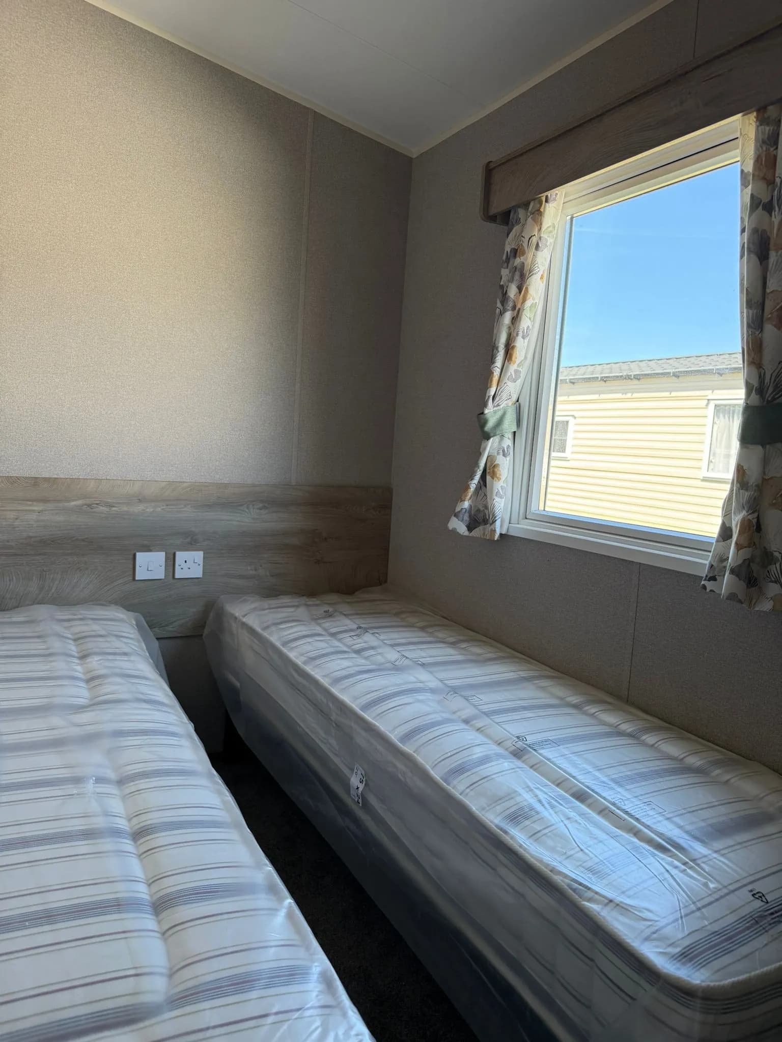 Twin bedroom in the 2026 ABI Seaspray holiday home