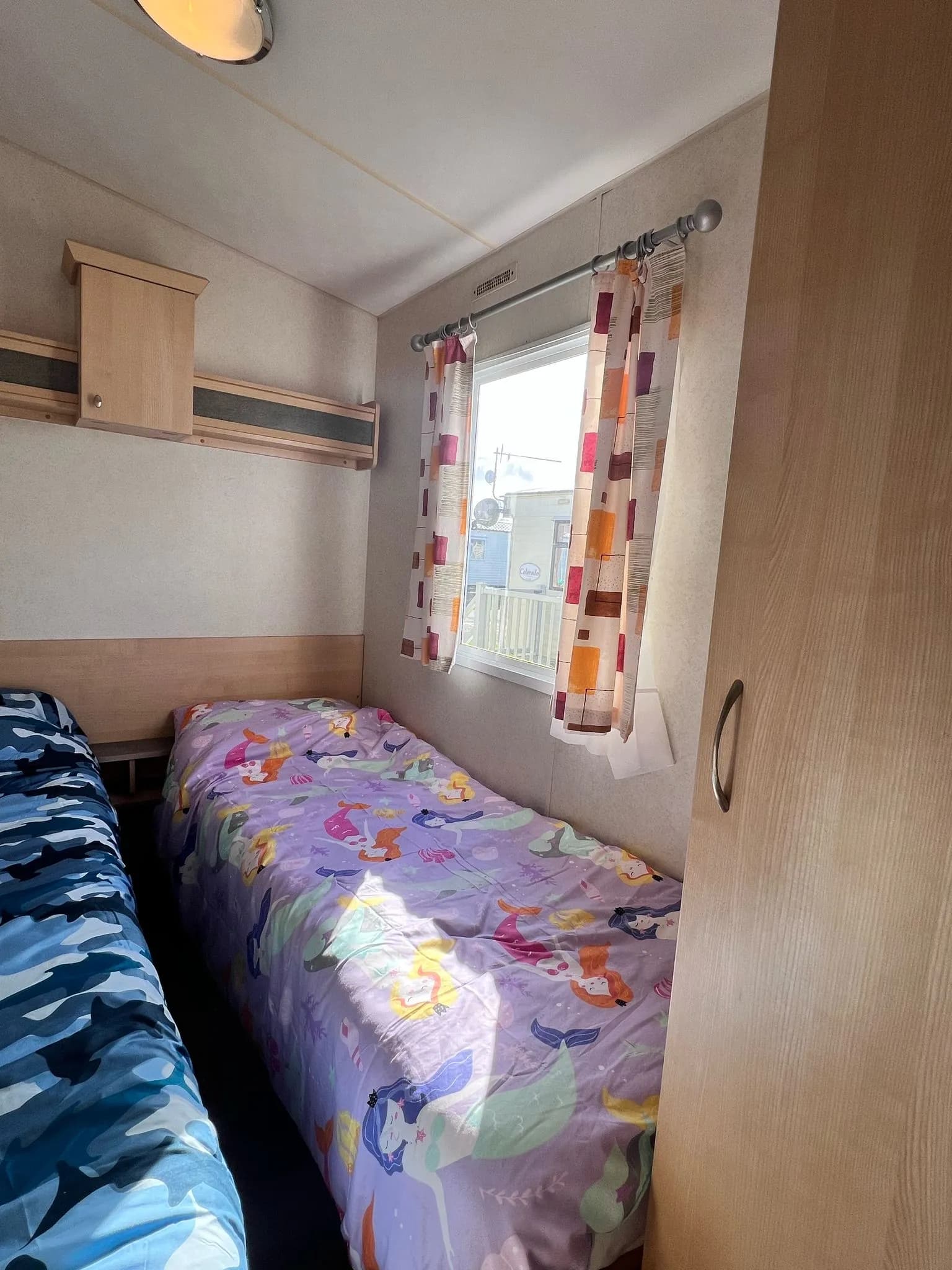 Twin bed 