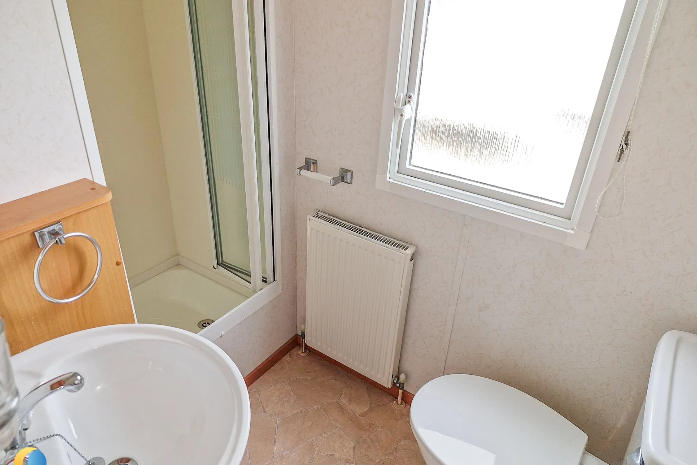 Coastfields 2007 Carnaby Dovedale family shower room
