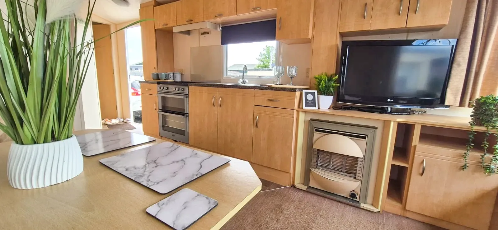 Coastfields 2009 Willerby Magnum fitted kitchen and storage area