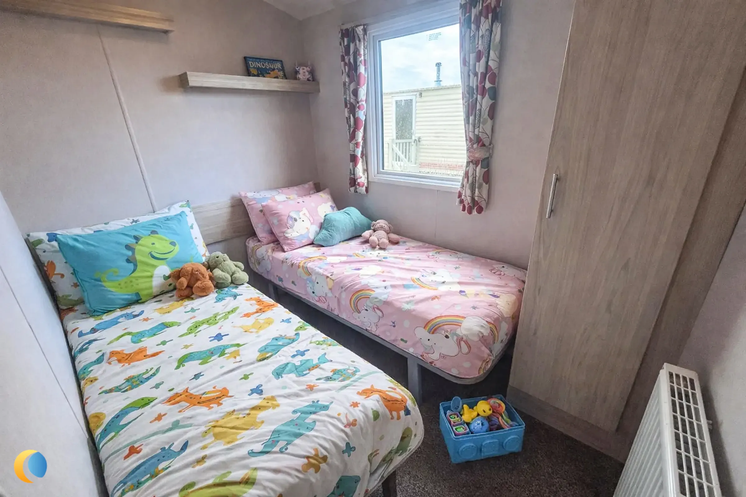 Coastfields 2016 Willerby Vista View twin bedroom with storage