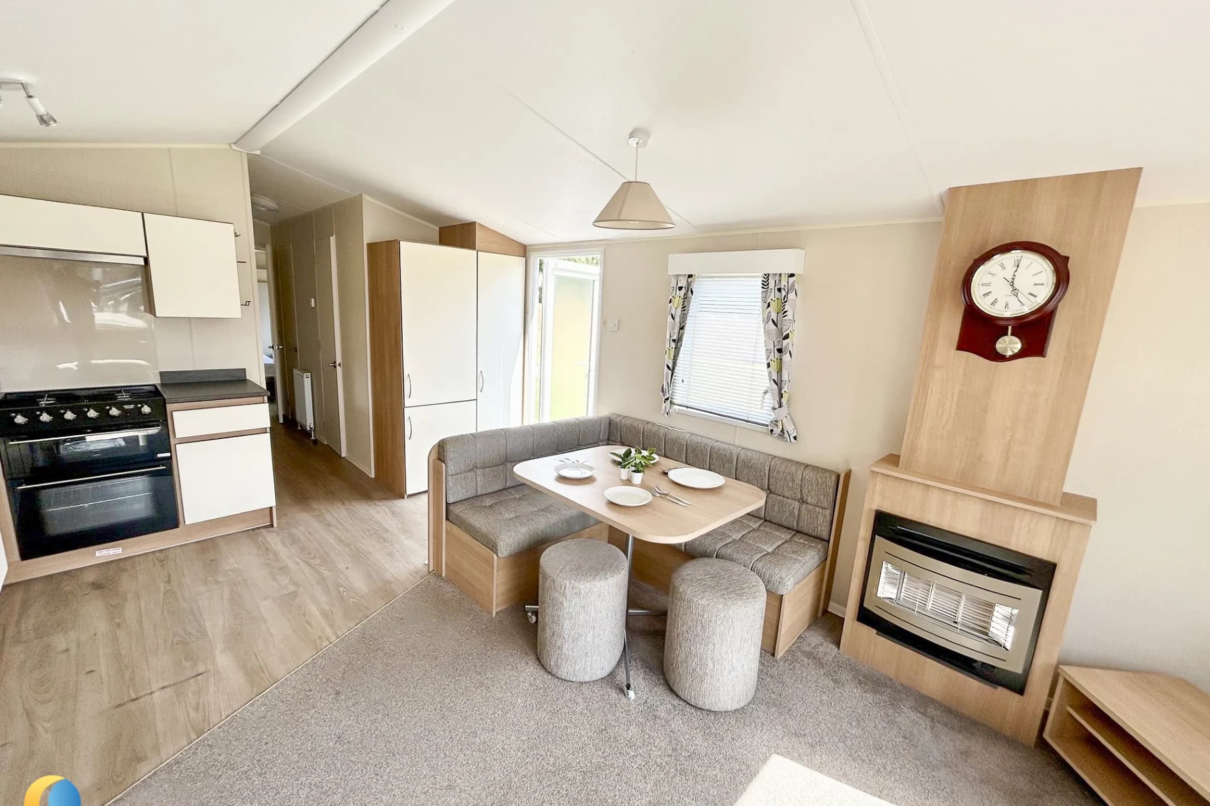 Coastfields 2018 Willerby Mistral fitted kitchen and dining area