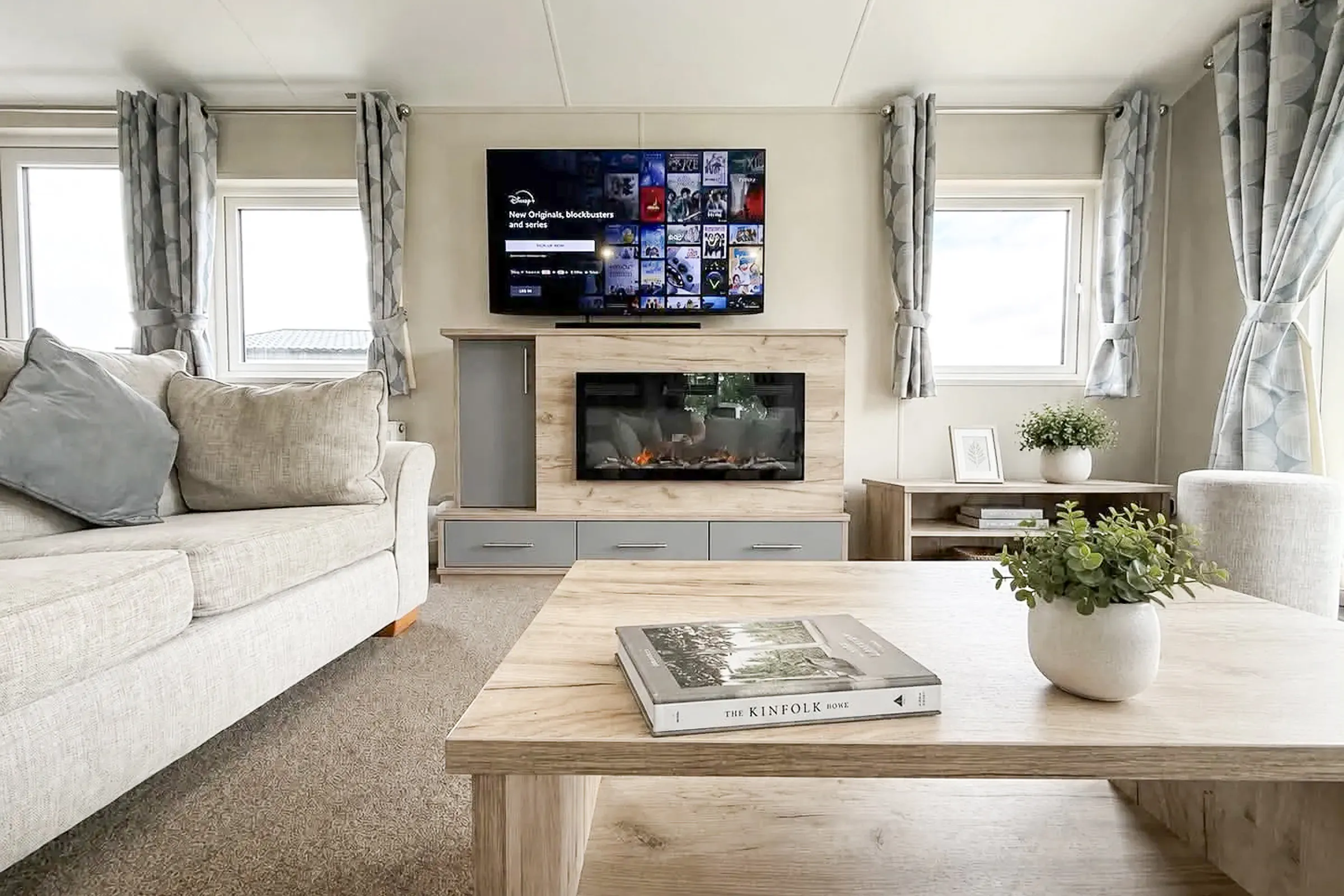 2022 Willerby Clearwater Lodge Coastfields open-plan living area