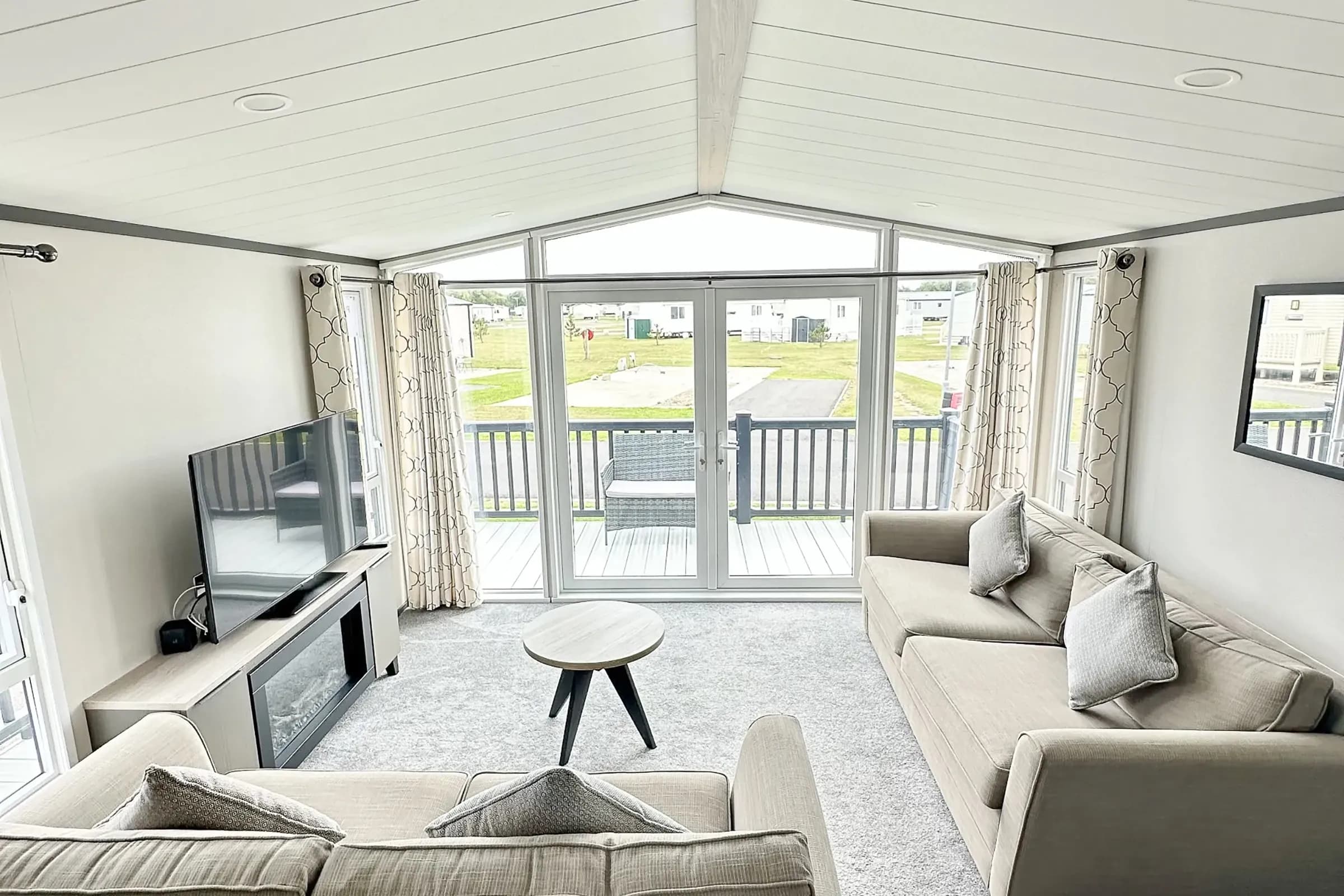 Coastfields 2023 Victory Lakewood Lodge bright open-plan lounge