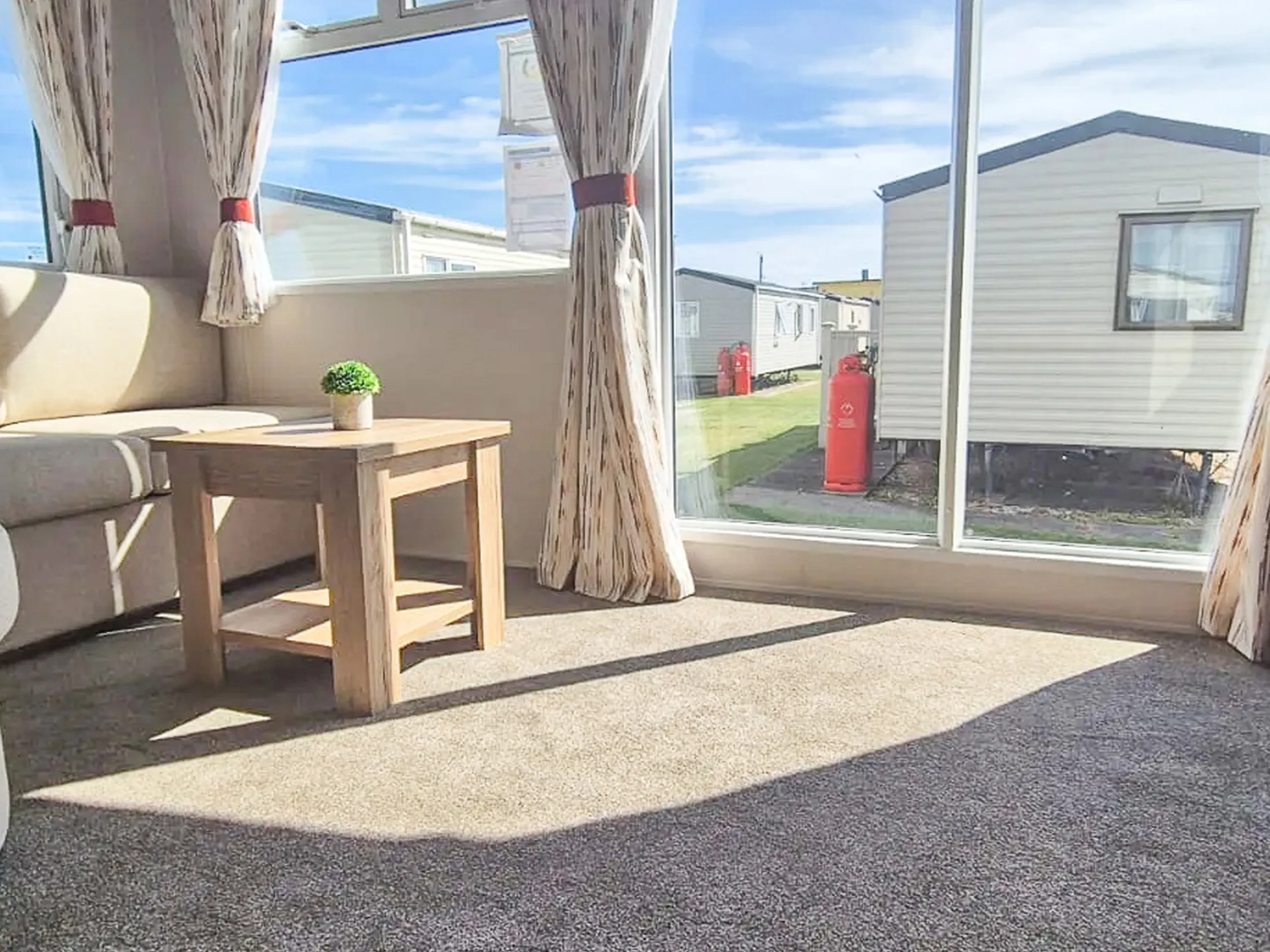 Coastfields 2025 Willerby Rio Gold bright lounge with comfortable seating