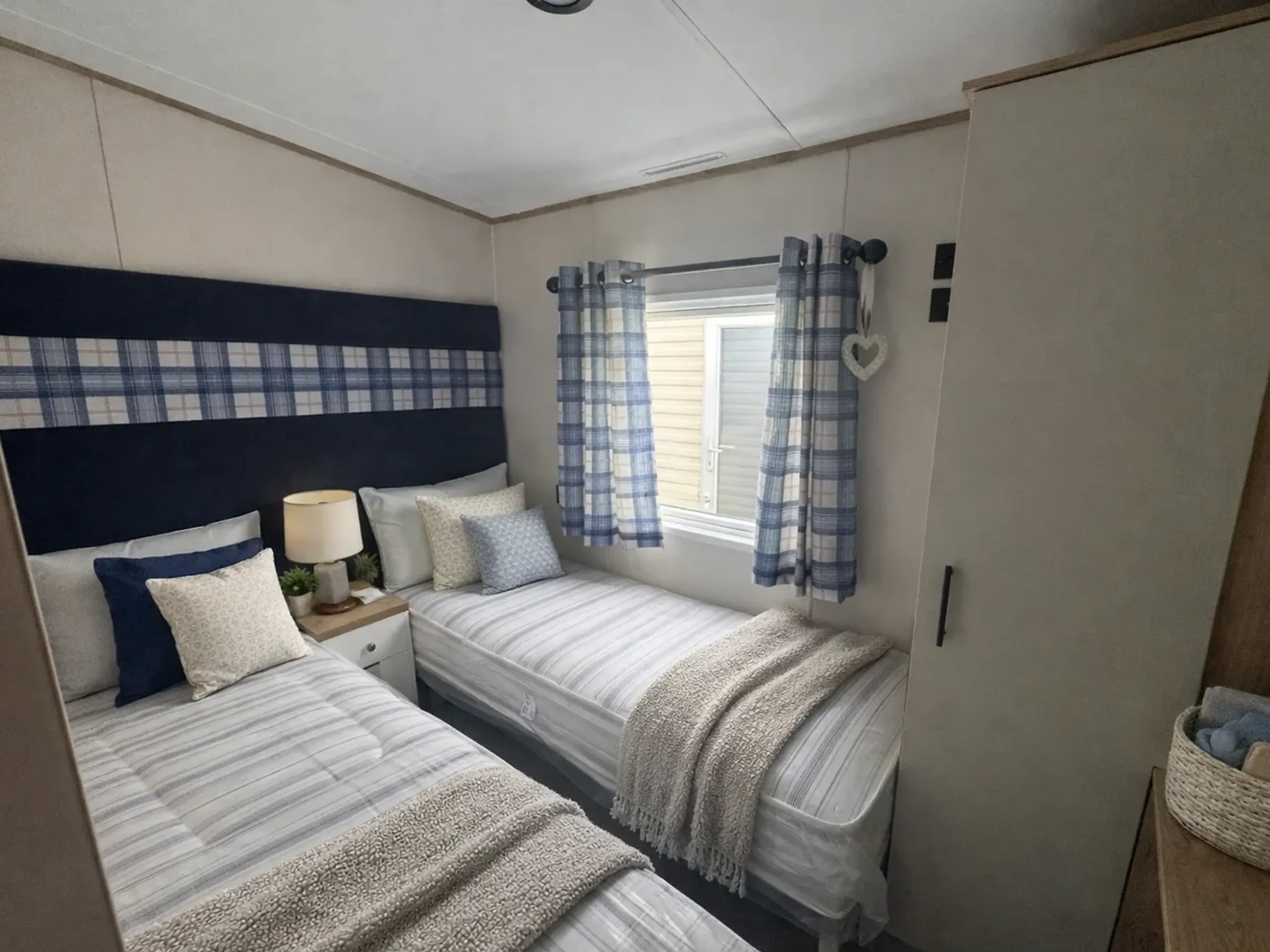 First twin bedroom in the 2026 ABI Louis holiday home