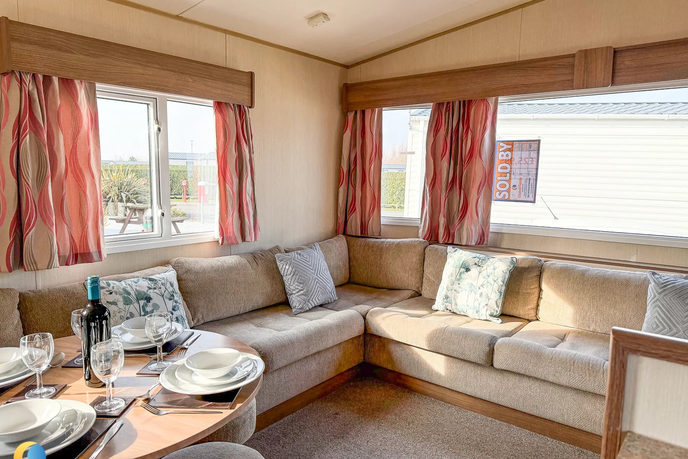 2015 ABI Summerbreeze Lounge and Dining Area