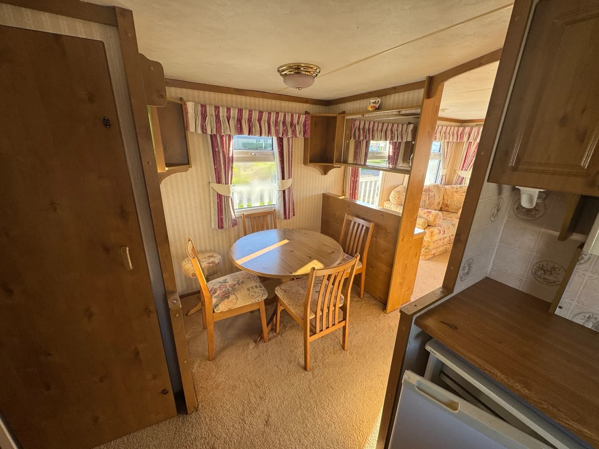 ABI lincs supreme 35x12 2bed U1325 bedroom and wardrobes 2.jpeg