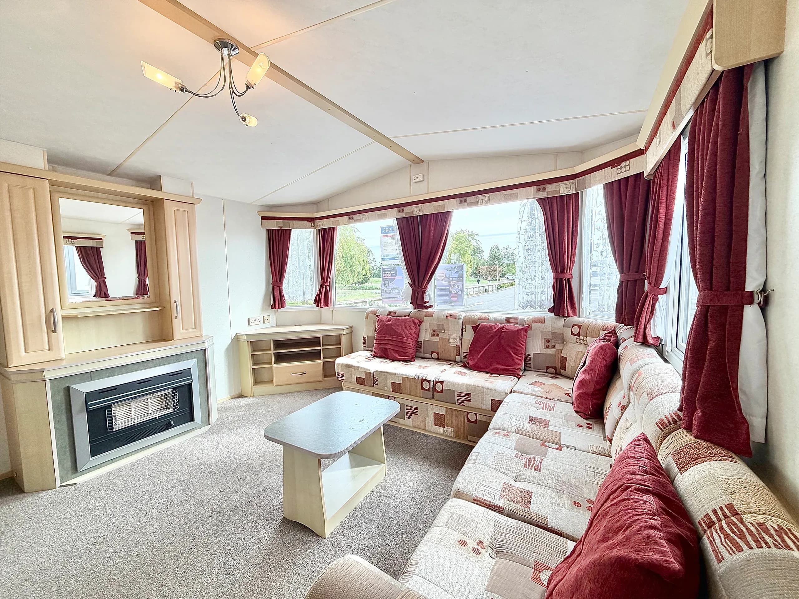 Alternative view of the open-plan lounge in the 2008 ABI Roselle