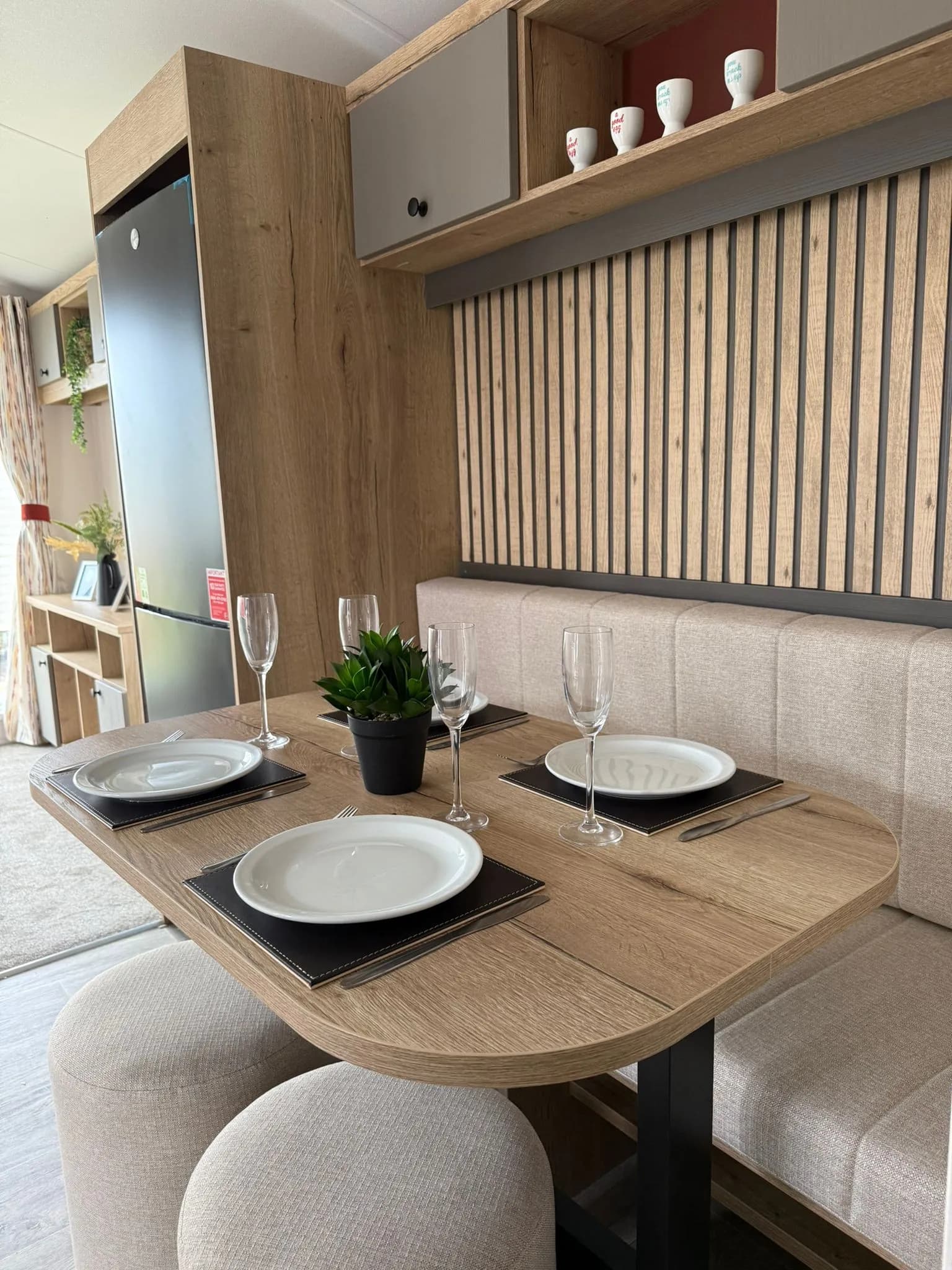 Dining 2