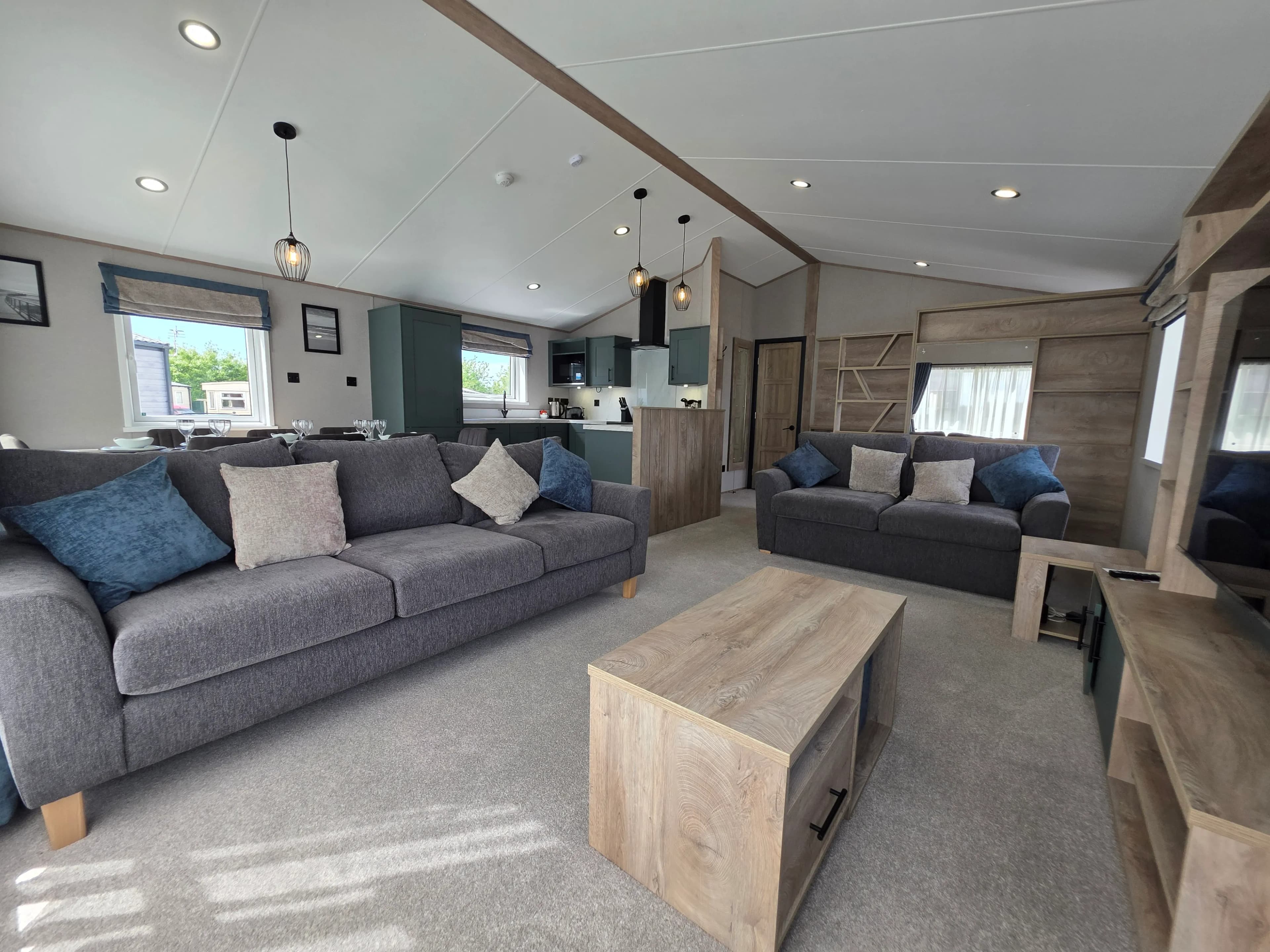 Grange Leisure Park Platinum Lake Lodge Sleeps 8 With Hot Tub