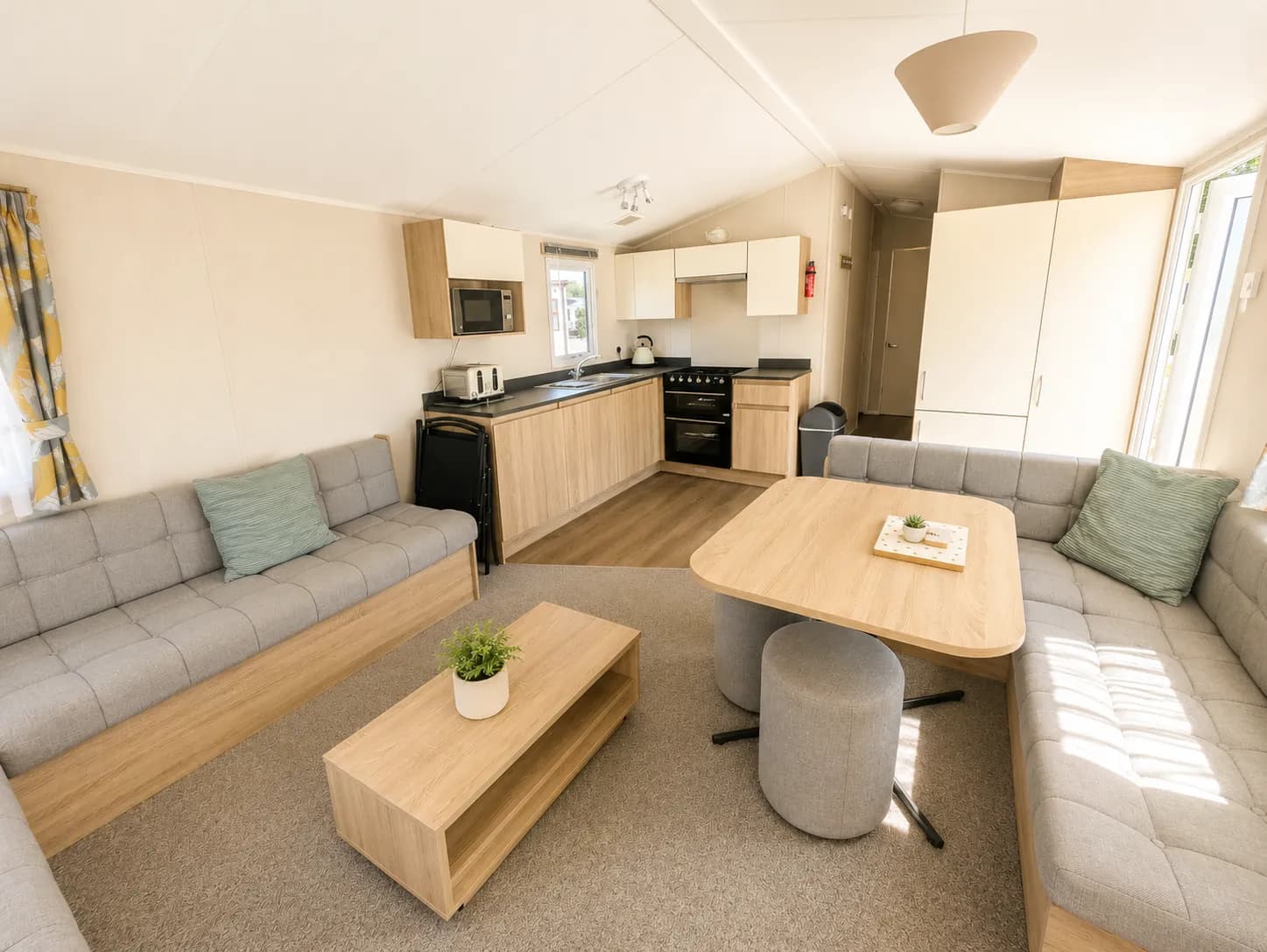 North Shore Silver Caravan with decking Sleeps 8 pet friendly