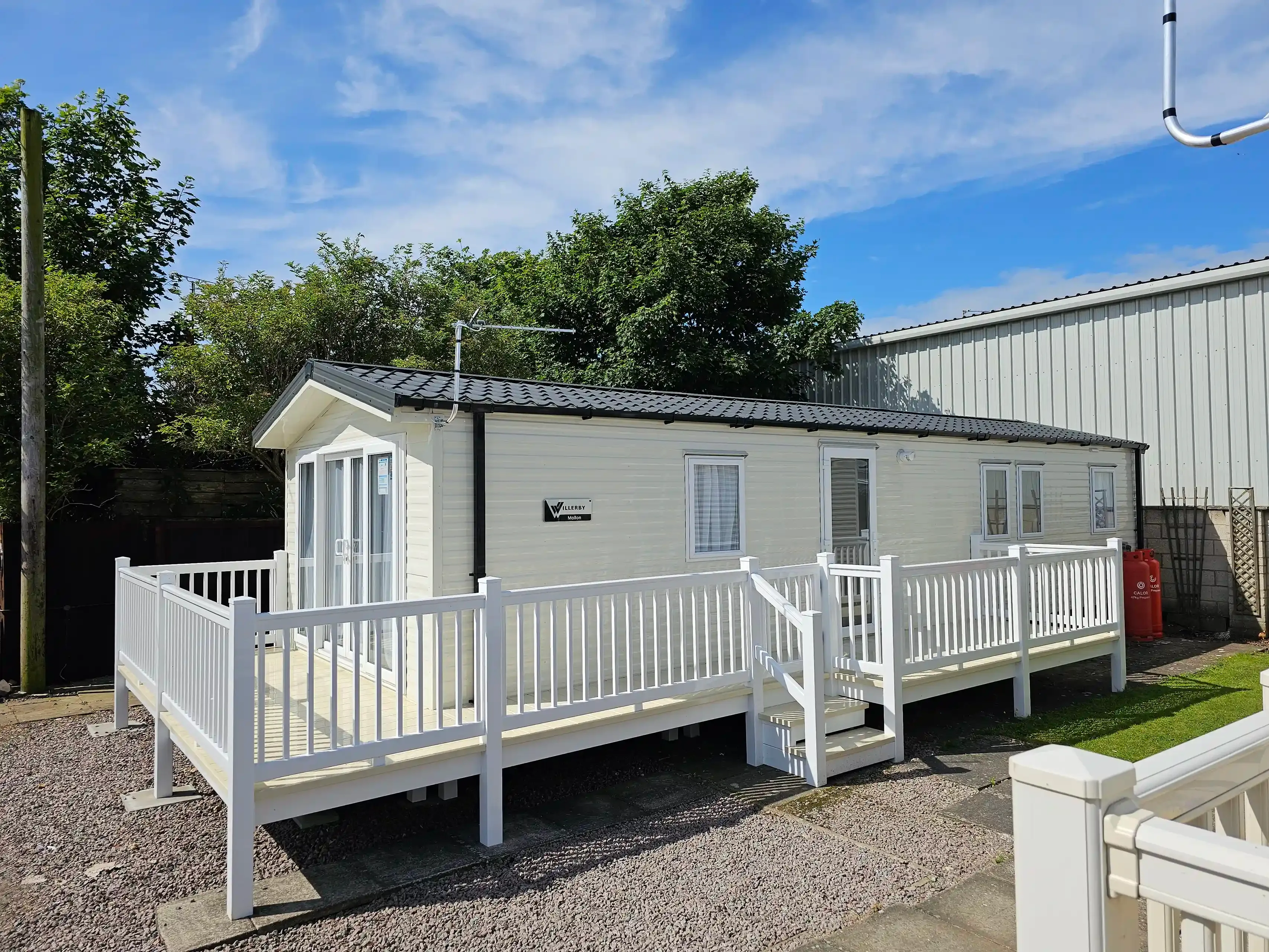 Smallgrove platinum caravan sleeps 8_Small Grove Holiday Park-Ingoldmells-holiday home-decking-parking-4_Small Grove