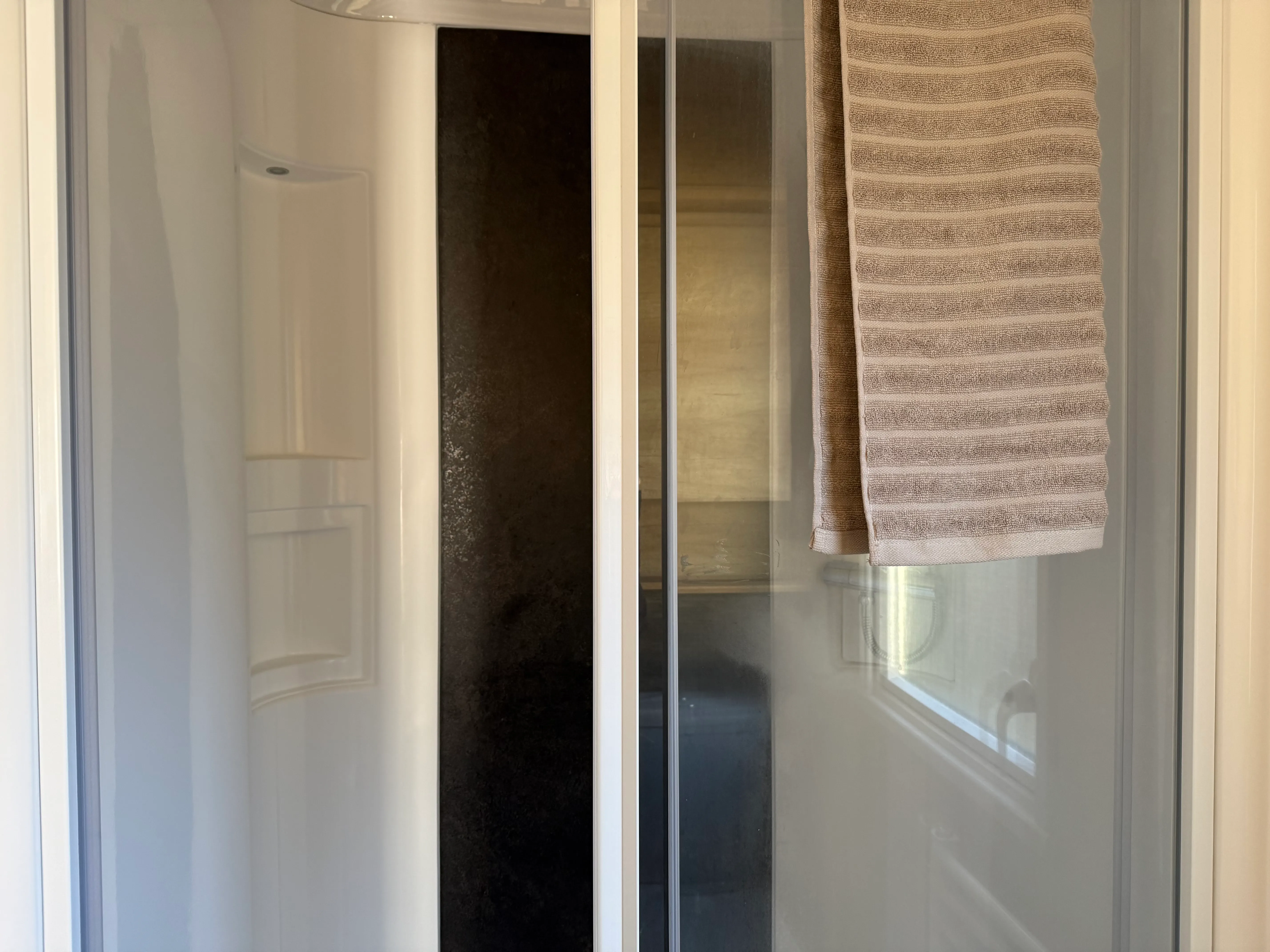 Swift Bordeaux ES - U2494- 2023 - 38x12 2 Bedroom shower