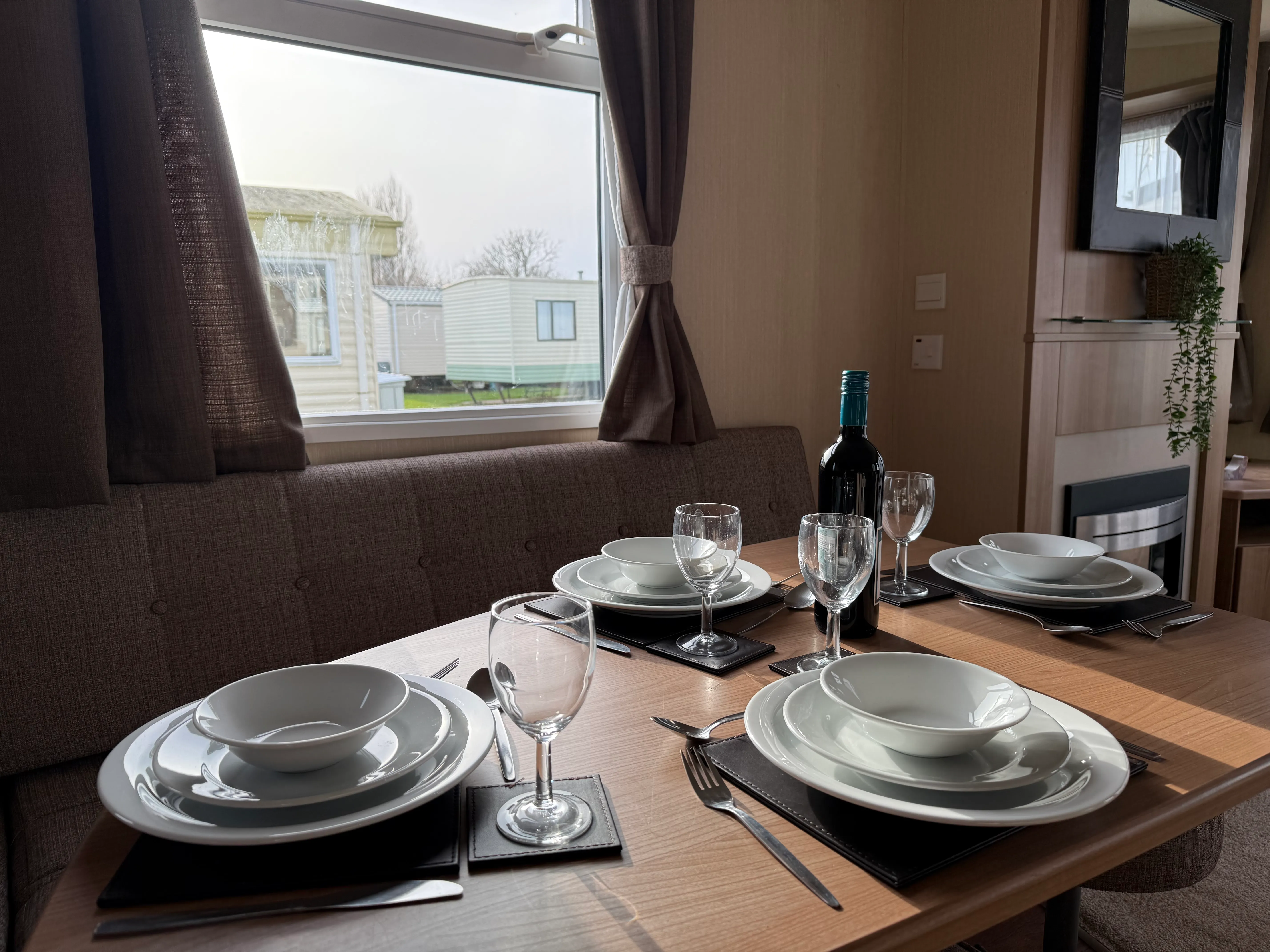 Swift Burgundy - U2559- 2014- 37x12 2 Bedroom Dining area